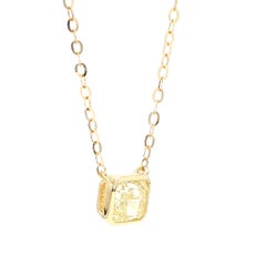 GIA-zertifizierte Halskette aus Gelbgold mit einem natürlichen, leicht gelblichen „Fancy Light Yellow“ Radiant-Diamanten (0,71 Karat TW)