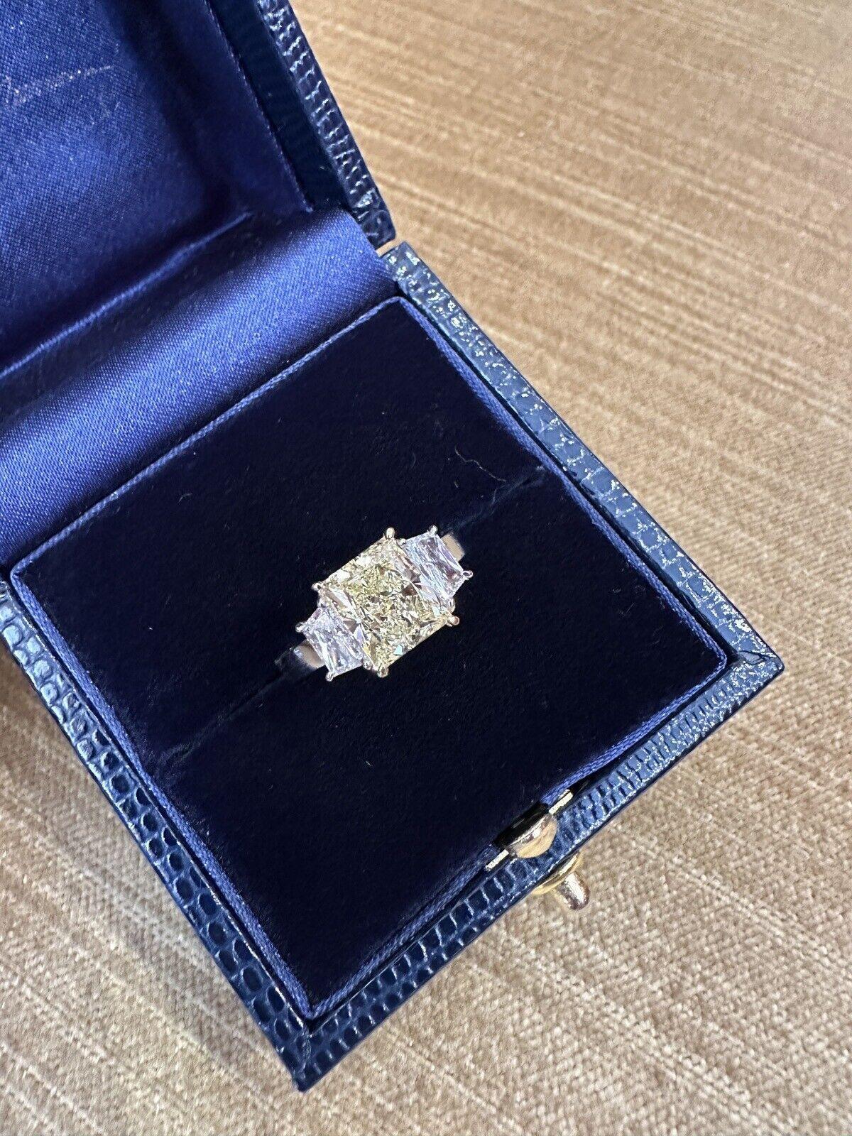 GIA Natural Fancy Yellow Diamond 2.31 carat with Side Diamonds in Platinum & 18k In Excellent Condition For Sale In La Jolla, CA