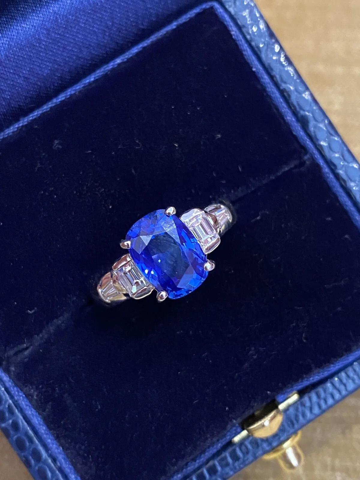 GIA Natural No Heat Oval Sapphire 3.23 Carat in Platinum Diamond Ring In Excellent Condition For Sale In La Jolla, CA
