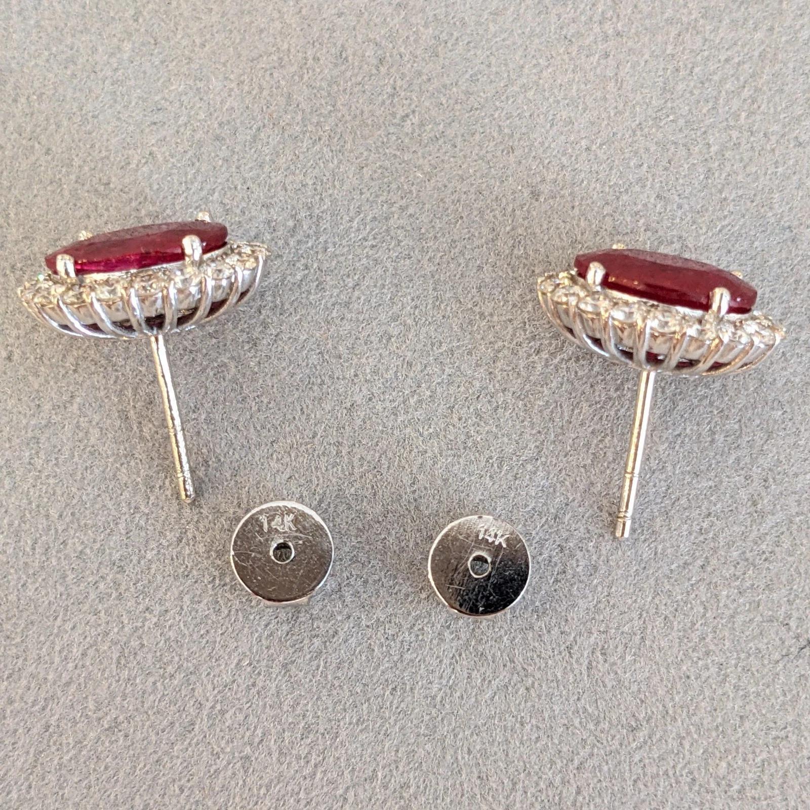 GIA Natürlicher ovaler Rubin-Ohrstecker mit Diamant-Halo in 14k Weißgold im Angebot 5