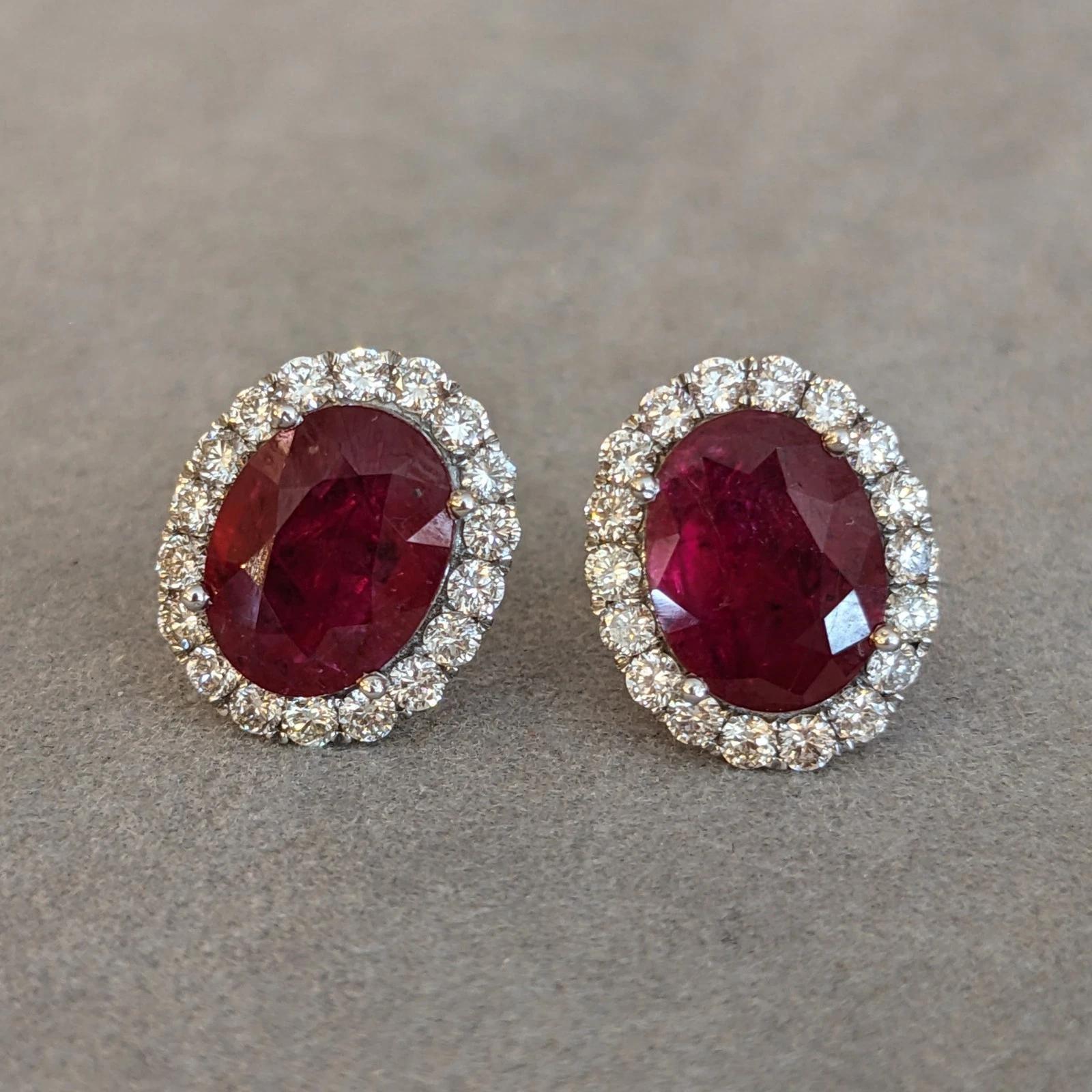GIA Natürlicher ovaler Rubin-Ohrstecker mit Diamant-Halo in 14k Weißgold im Angebot 3
