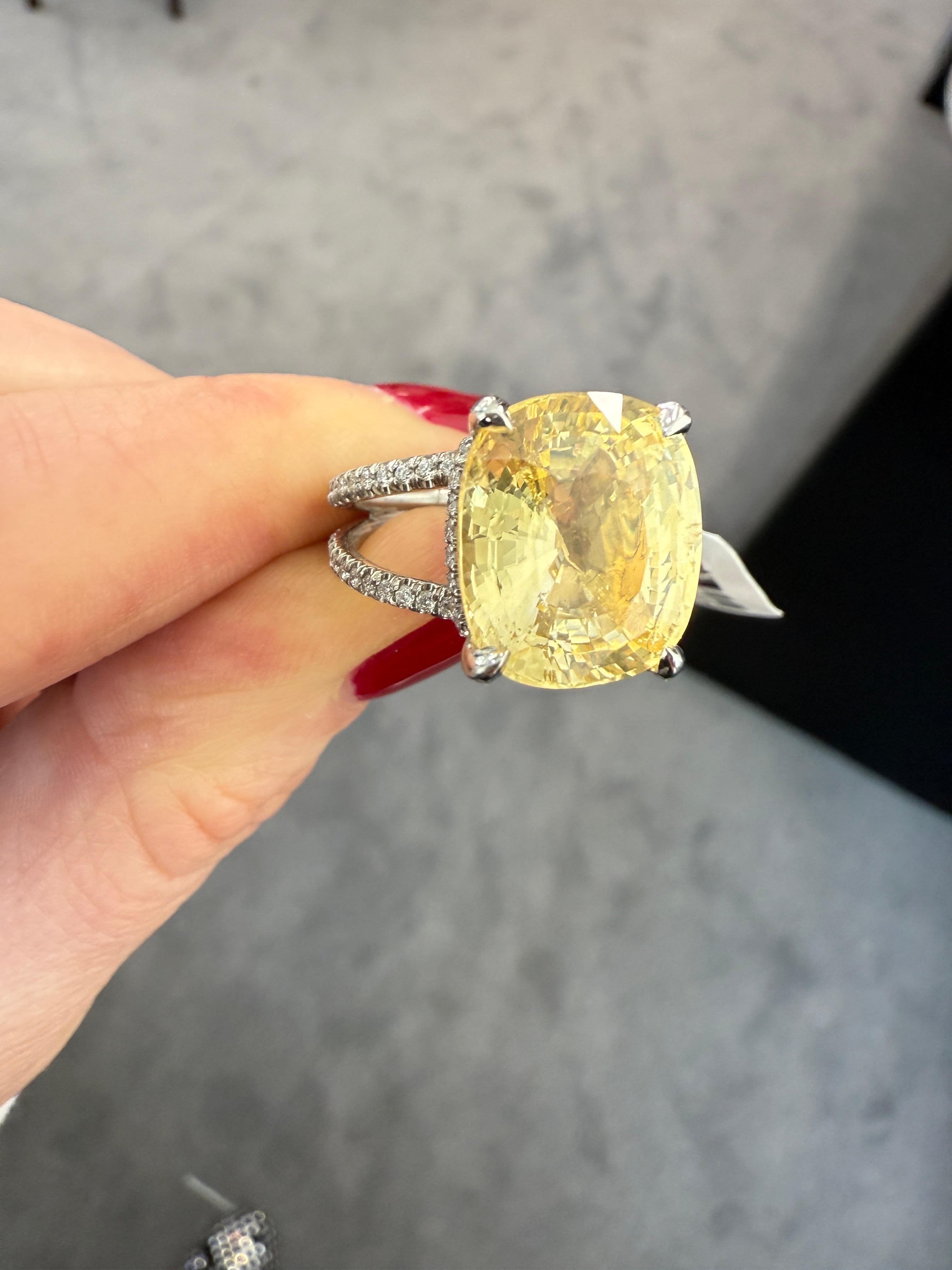 GIA-Cocktailring mit unbehandeltem 10,19 Karat gelbem Sri Lanka-Saphir (Zeitgenössisch) im Angebot