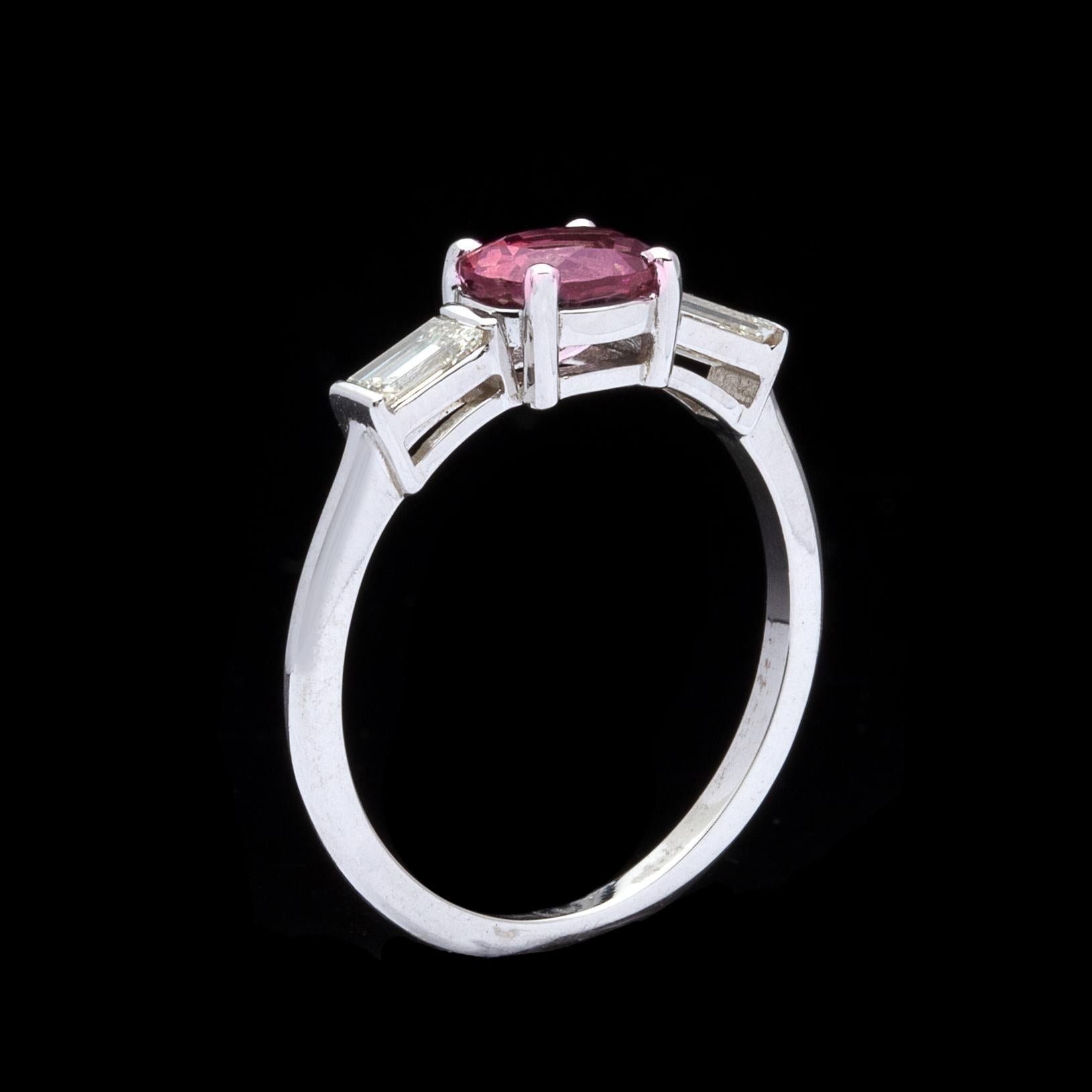 Taille ovale Bague en diamant et saphir rose violacé 1,02 carat, certifié GIA, sans chaleur en vente