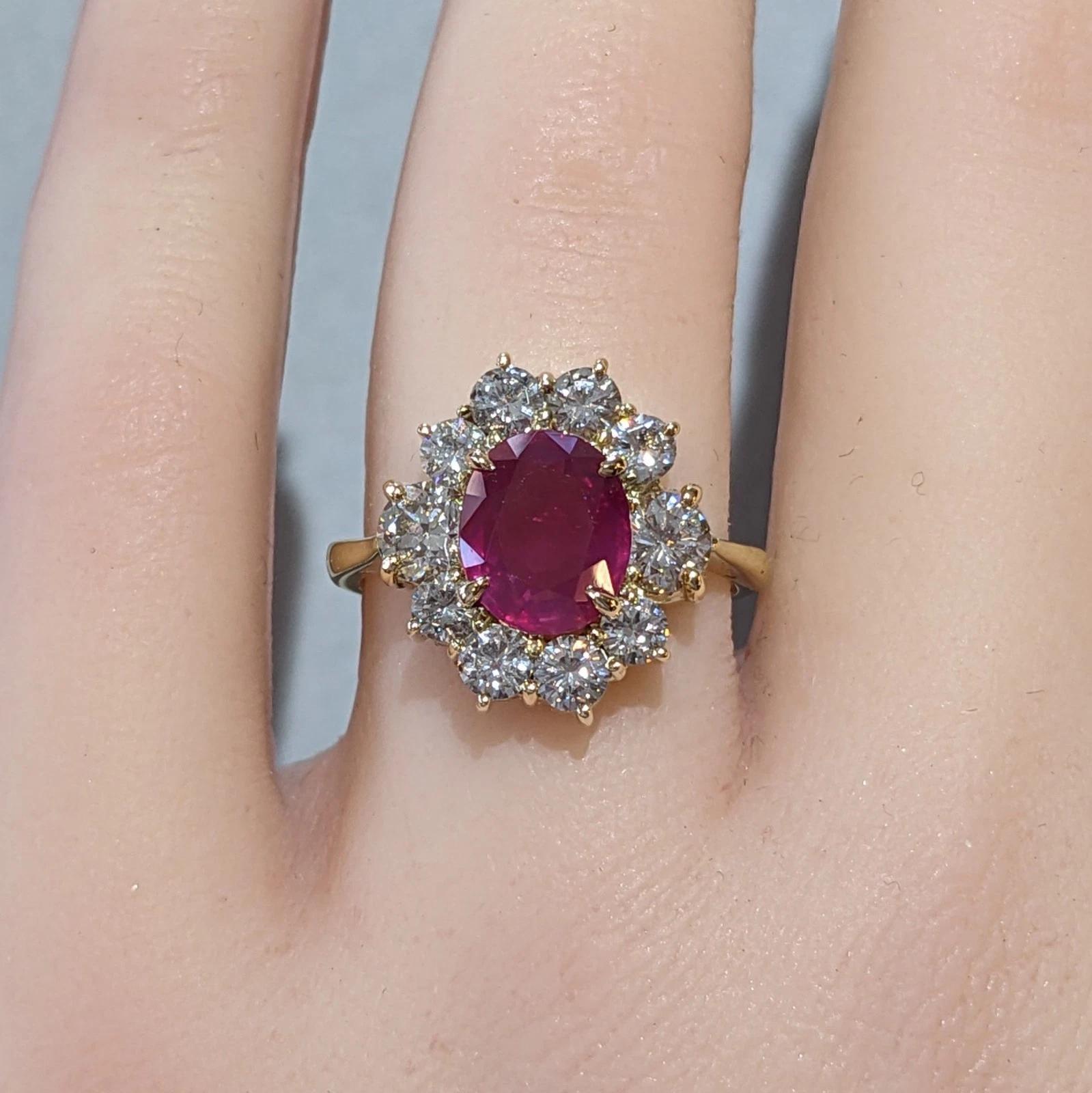 Taille ovale GIA No Heat Rubis de Birmanie 3.00 ct dans une monture en or jaune 18k et diamant en vente