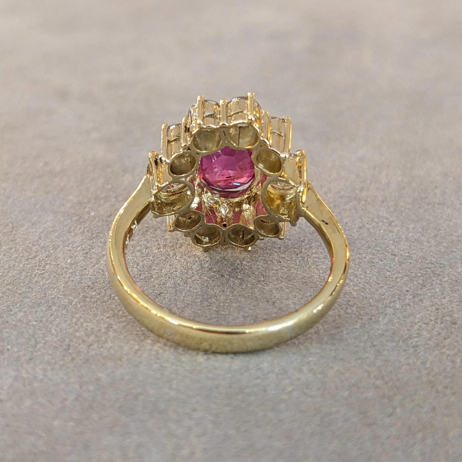 GIA No Heat Rubis de Birmanie 3.00 ct dans une monture en or jaune 18k et diamant en vente 1