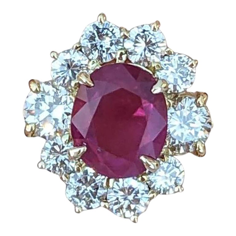 GIA No Heat Burma Rubin 3,00 ct in Diamant und 18k Gelbgold Einstellung