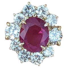 GIA Rubino di Birmania senza calore da 3,00 carati con diamante e montatura in oro giallo 18 carati