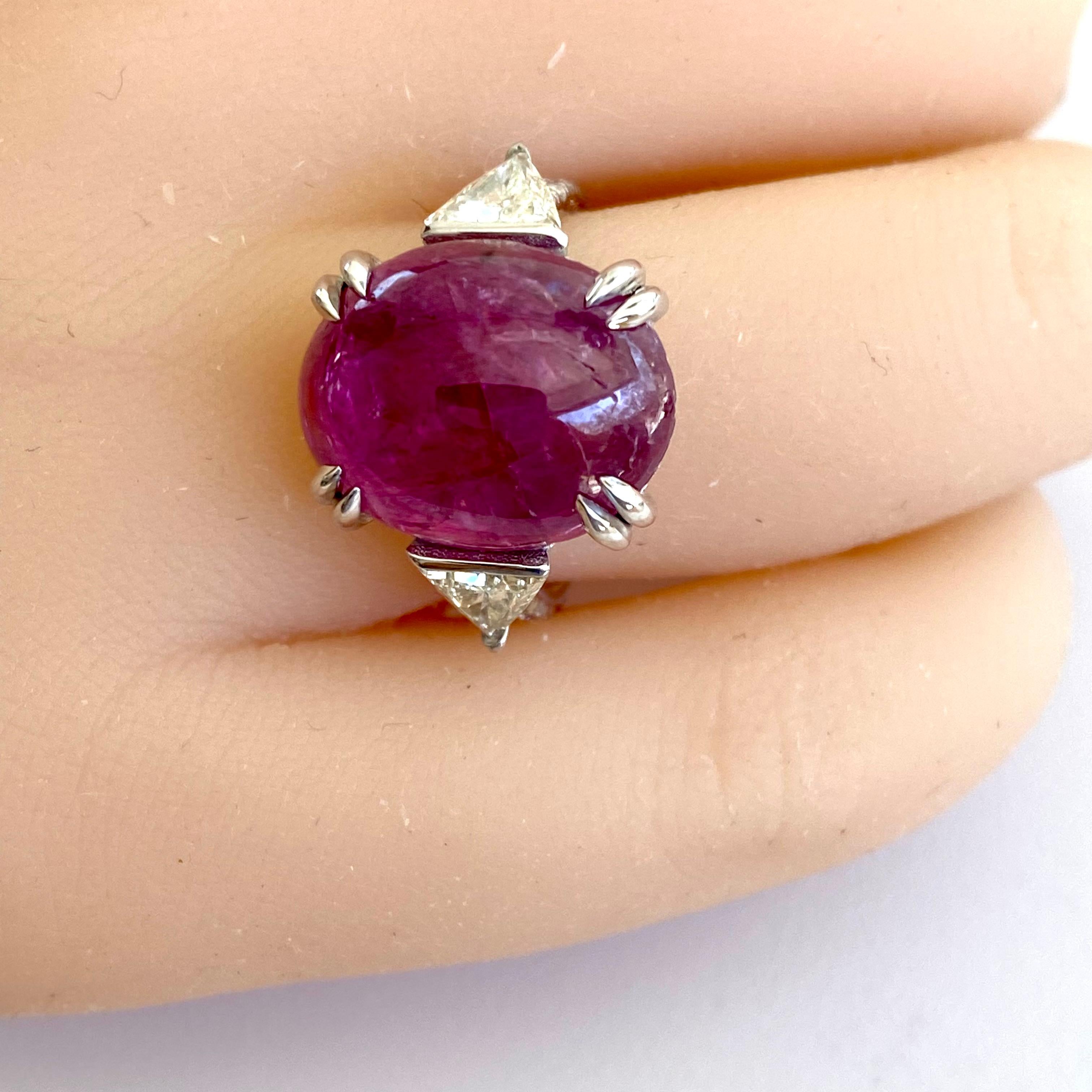 GIA Certified No Heat Cabochon Ruby Diamond 14.74 Carat 18 Karat Cocktail Ring  In New Condition For Sale In New York, NY