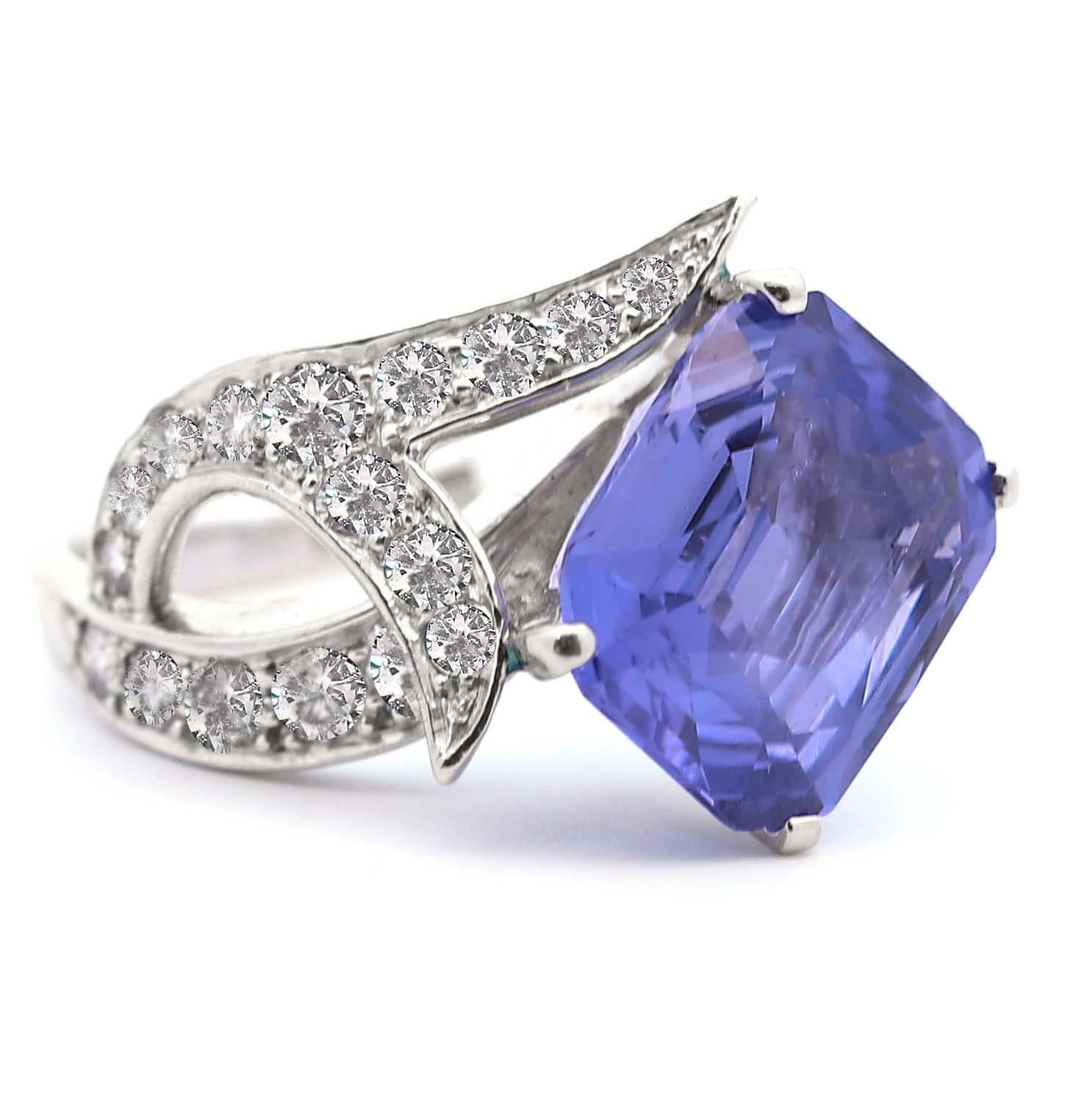 Contemporary GIA No-Heat Color Change Sapphire and Diamond Cocktail Ring For Sale