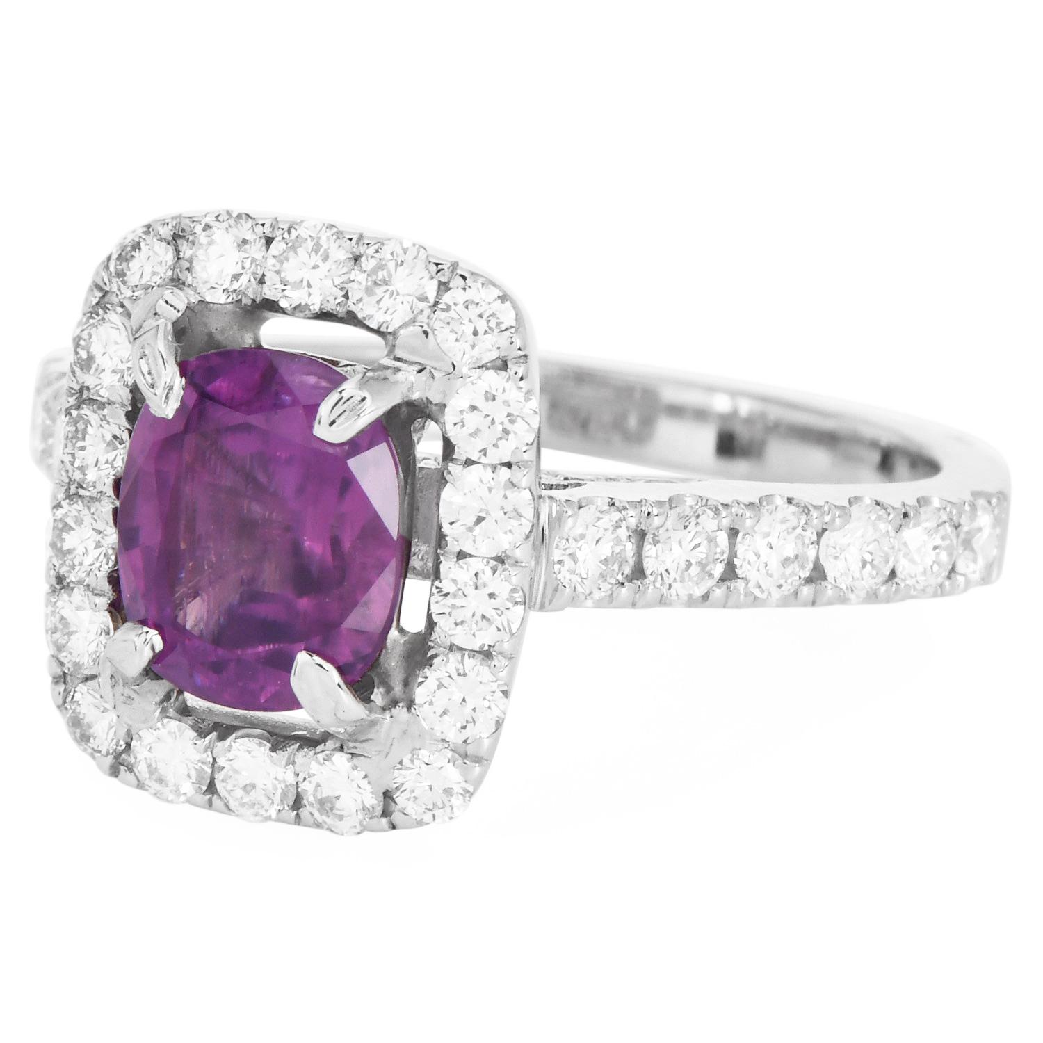 GIA Zafiro rosa de Cachemira sin calor talla cojín Anillo de compromiso 18K Neoclásico en venta