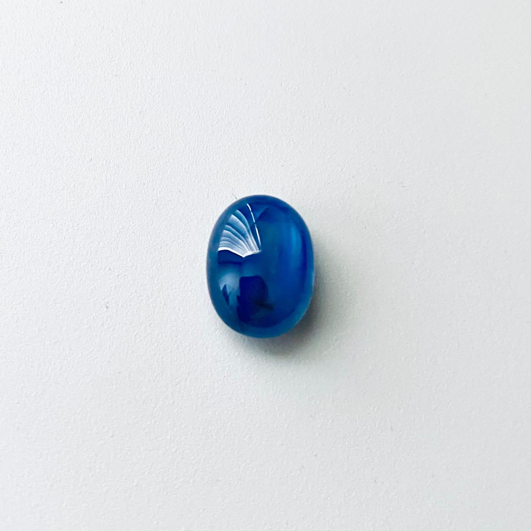 GIA No Heat Natural Cabochon Burma Sapphire Weighing 8.35 Carat Loose Stone  In New Condition In New York, NY