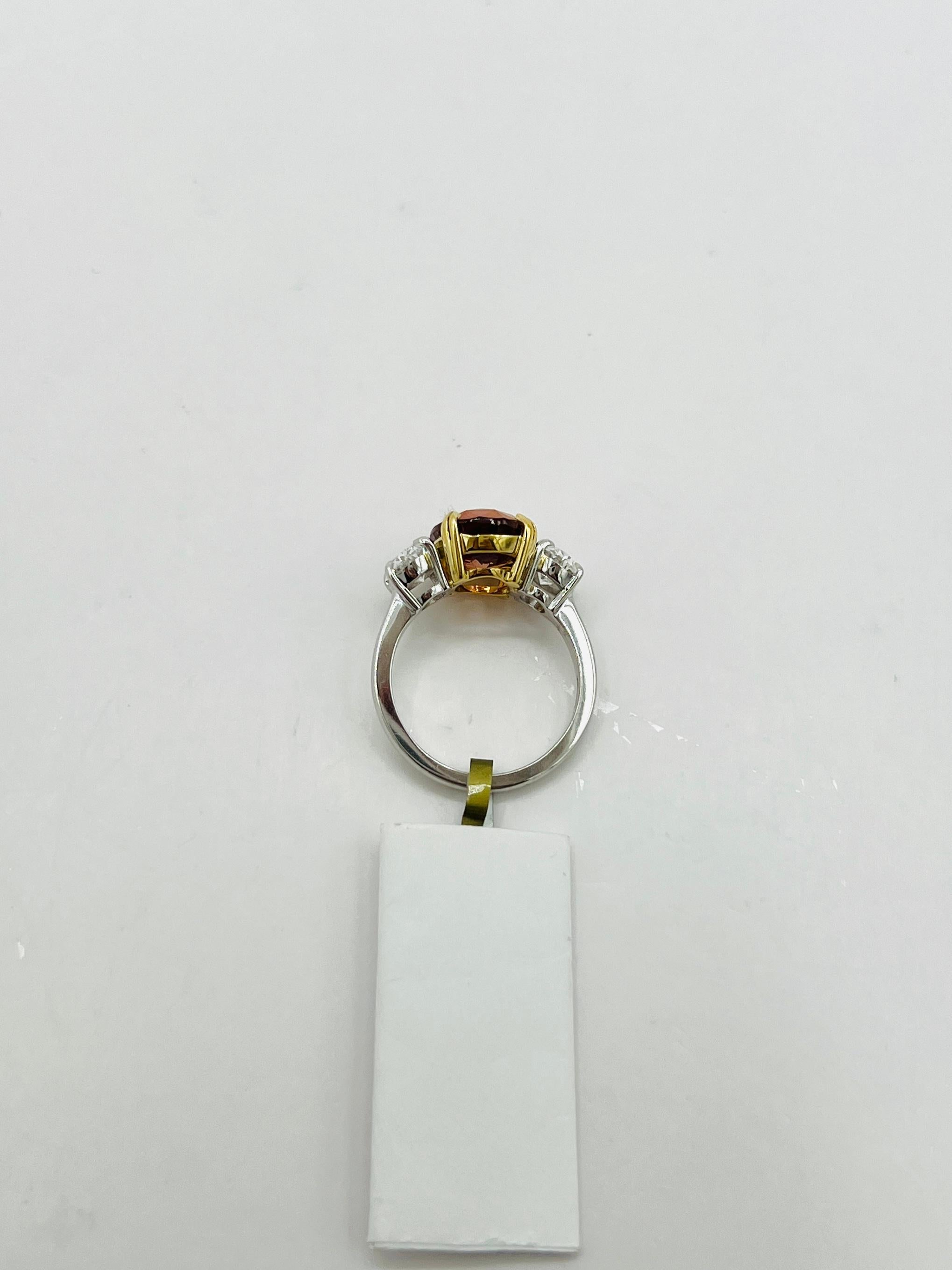 Bague à trois pierres en platine et 18 carats, saphir ovale non chauffé et diamant blanc, certifié GIA en vente 1