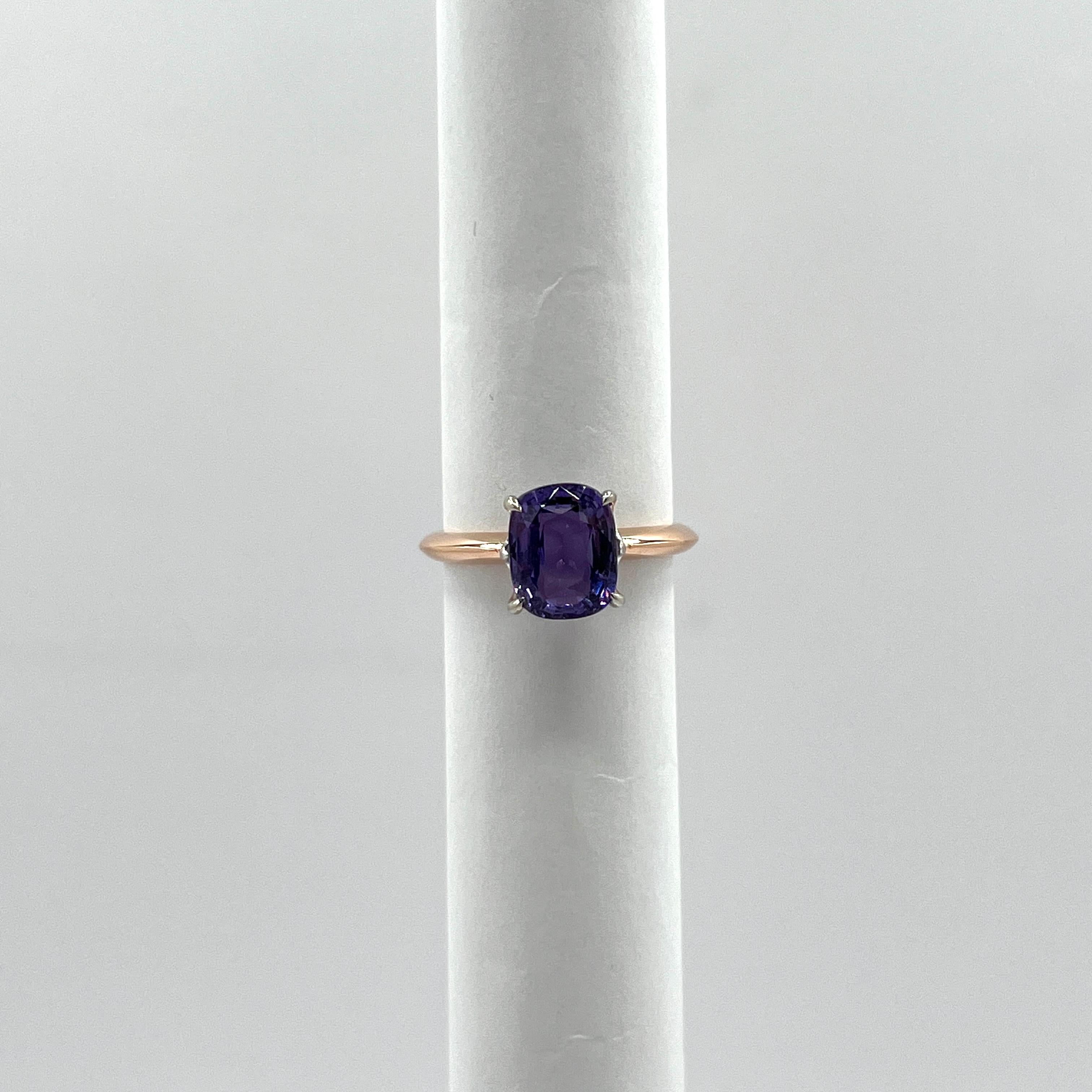 Anello con zaffiro viola a cuscino senza calore GIA in oro bianco e rosa 18 carati in vendita 1