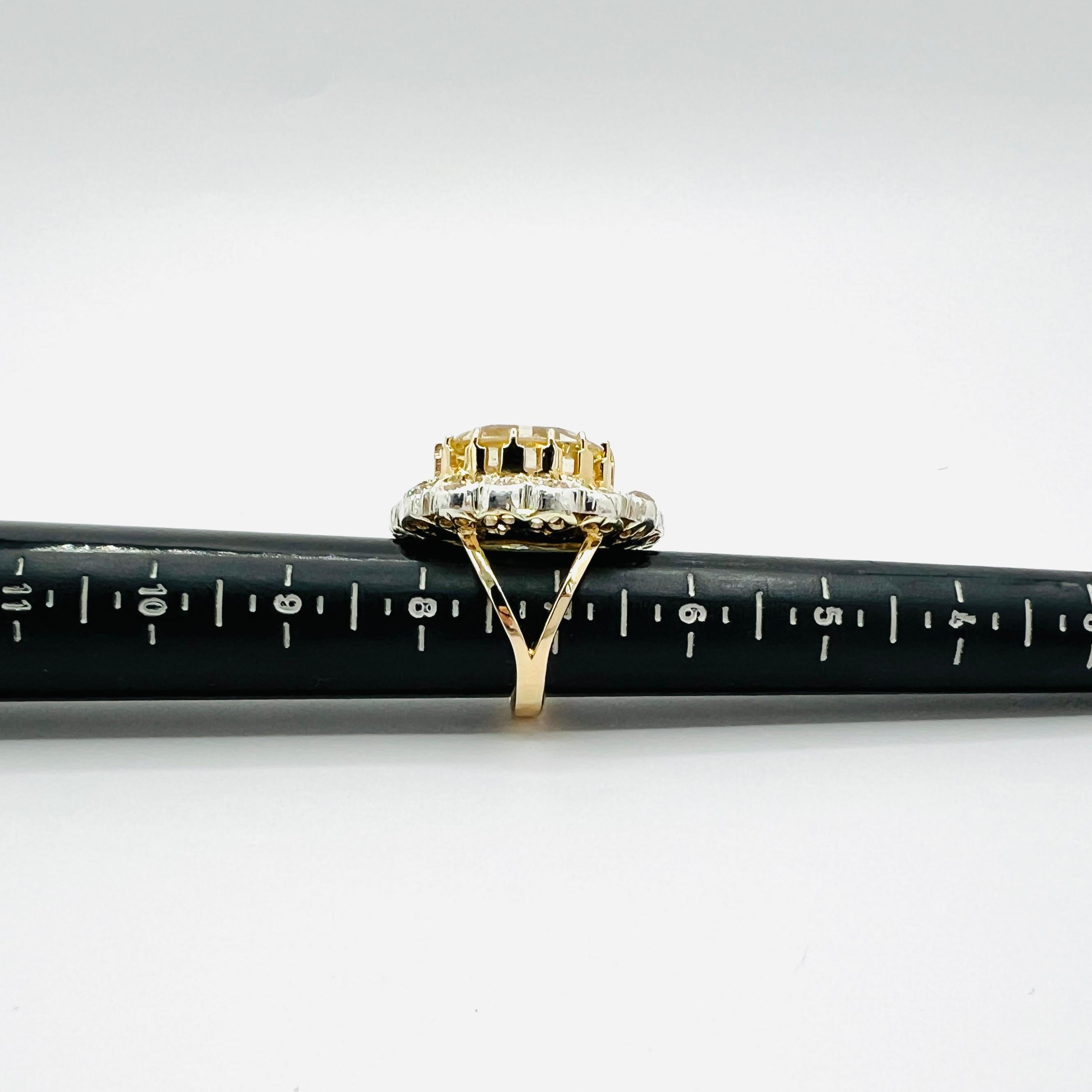 GIA Anello ovale con zaffiro giallo dello Sri Lanka senza calore in oro giallo 14K e argento in vendita 4