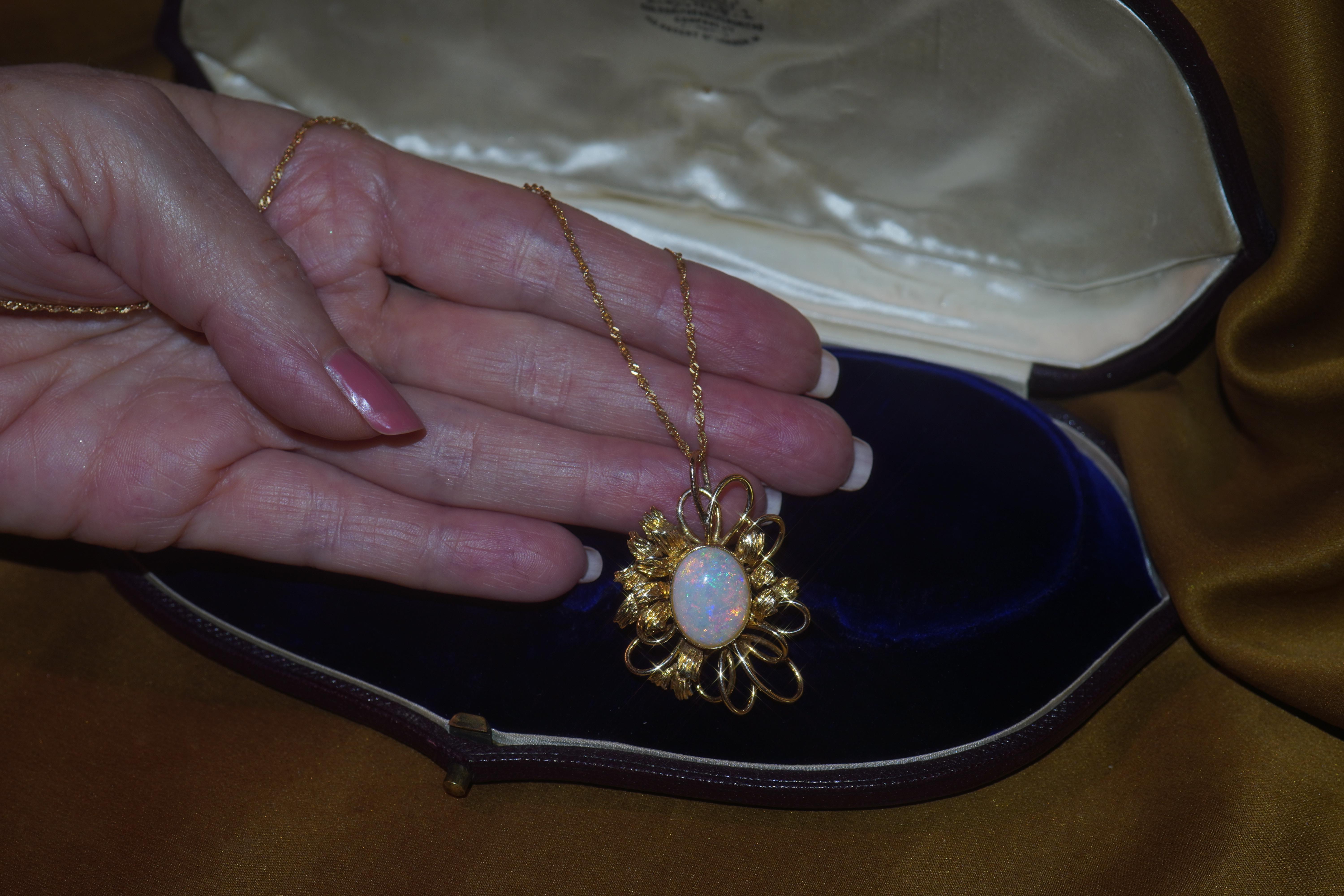 GIA Opal Vintage Anhänger 14K Gold Australien Natürlicher riesiger massiver Regenbogen 6,64 Karat 3