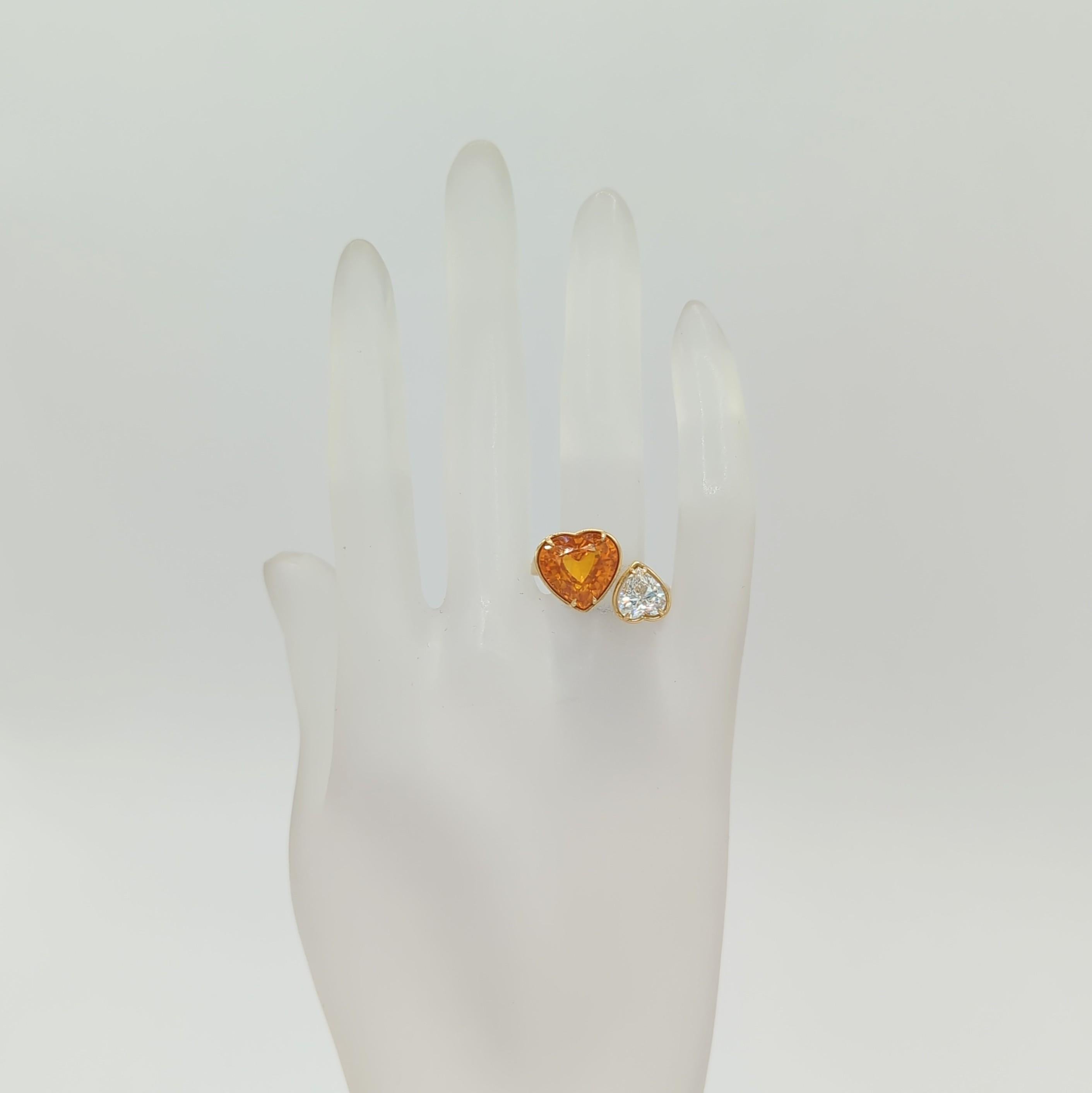Taille cœur GIA Bague Toi Et Moi en or jaune 18 carats, saphir orange et diamant blanc en vente