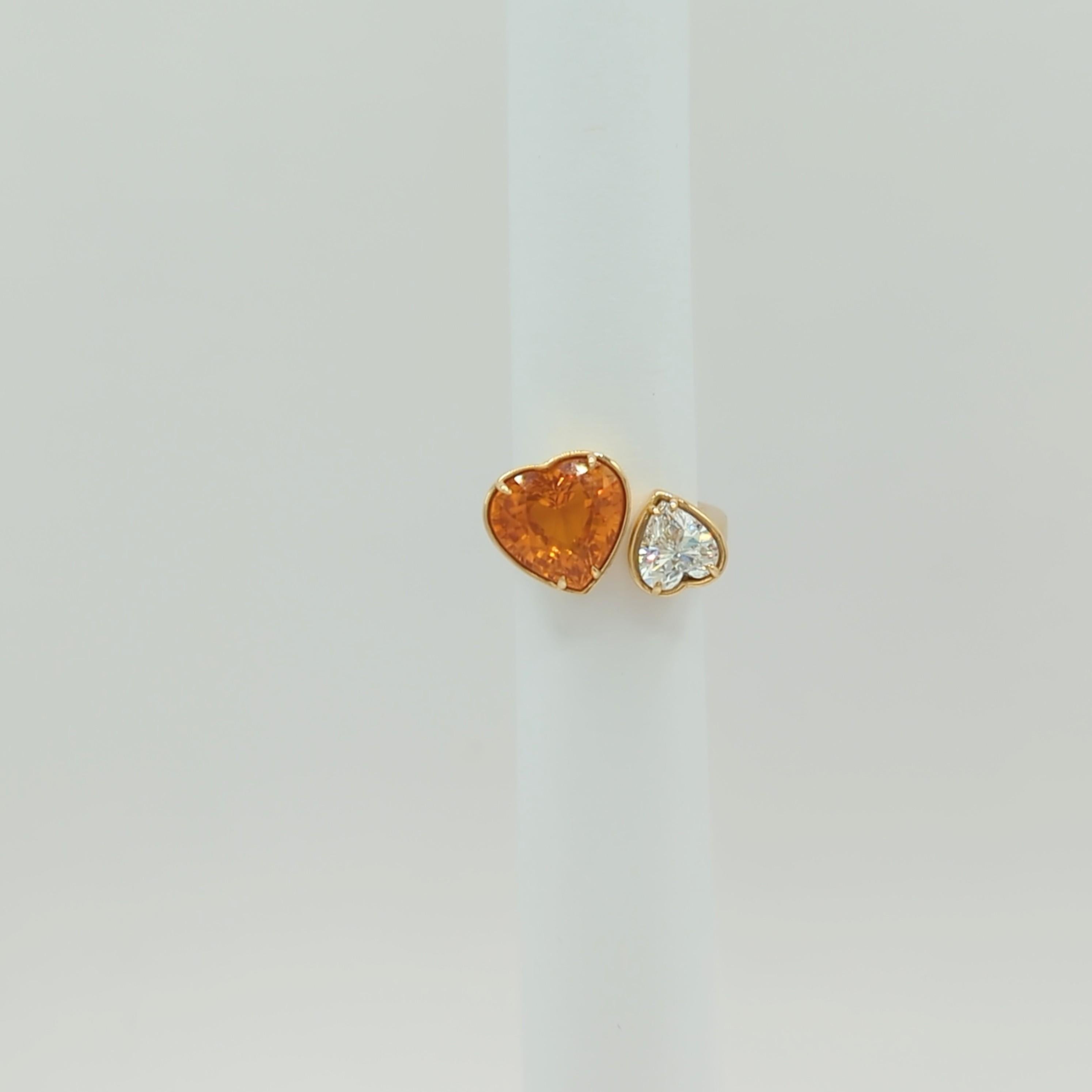 GIA Orange Sapphire and White Diamond Toi Et Moi Ring in 18K Yellow Gold In New Condition For Sale In Los Angeles, CA