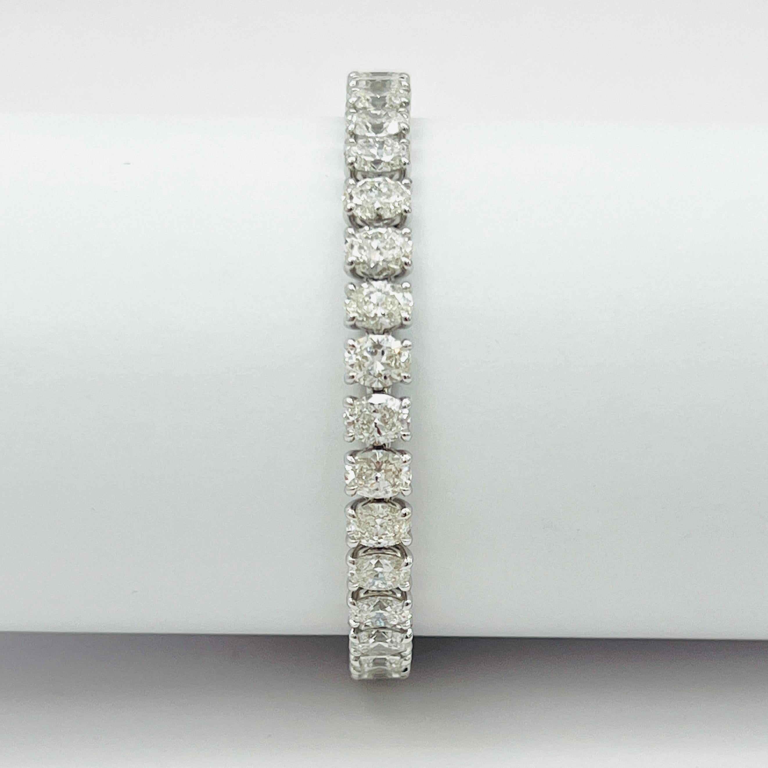 GIA Pulsera de tenis con diamantes ovalados de medio quilate cada uno en oro blanco de 18 quilates Corte oval en venta