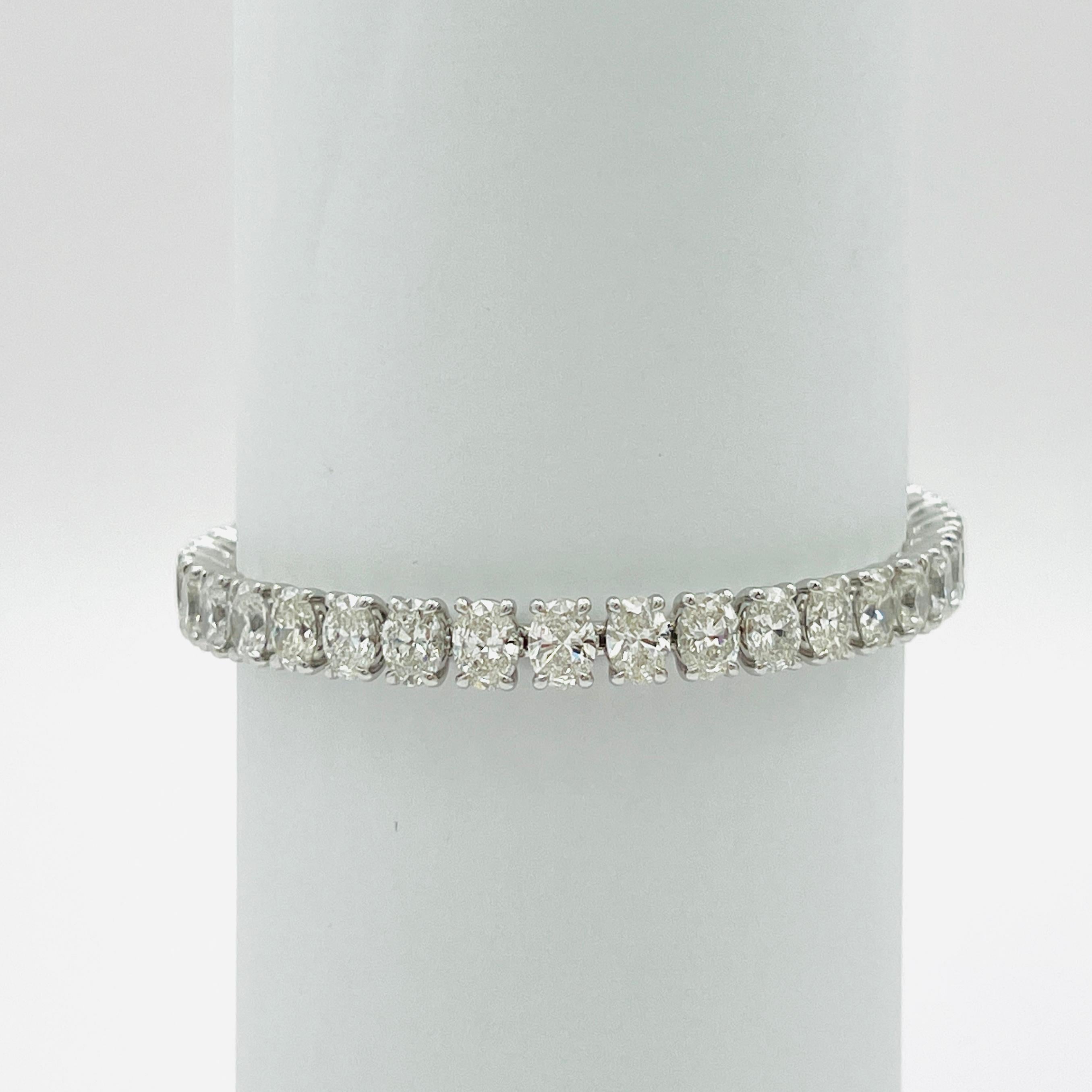 GIA Pulsera de tenis con diamantes ovalados de medio quilate cada uno en oro blanco de 18 quilates en Nuevo estado para la venta en Los Angeles, CA