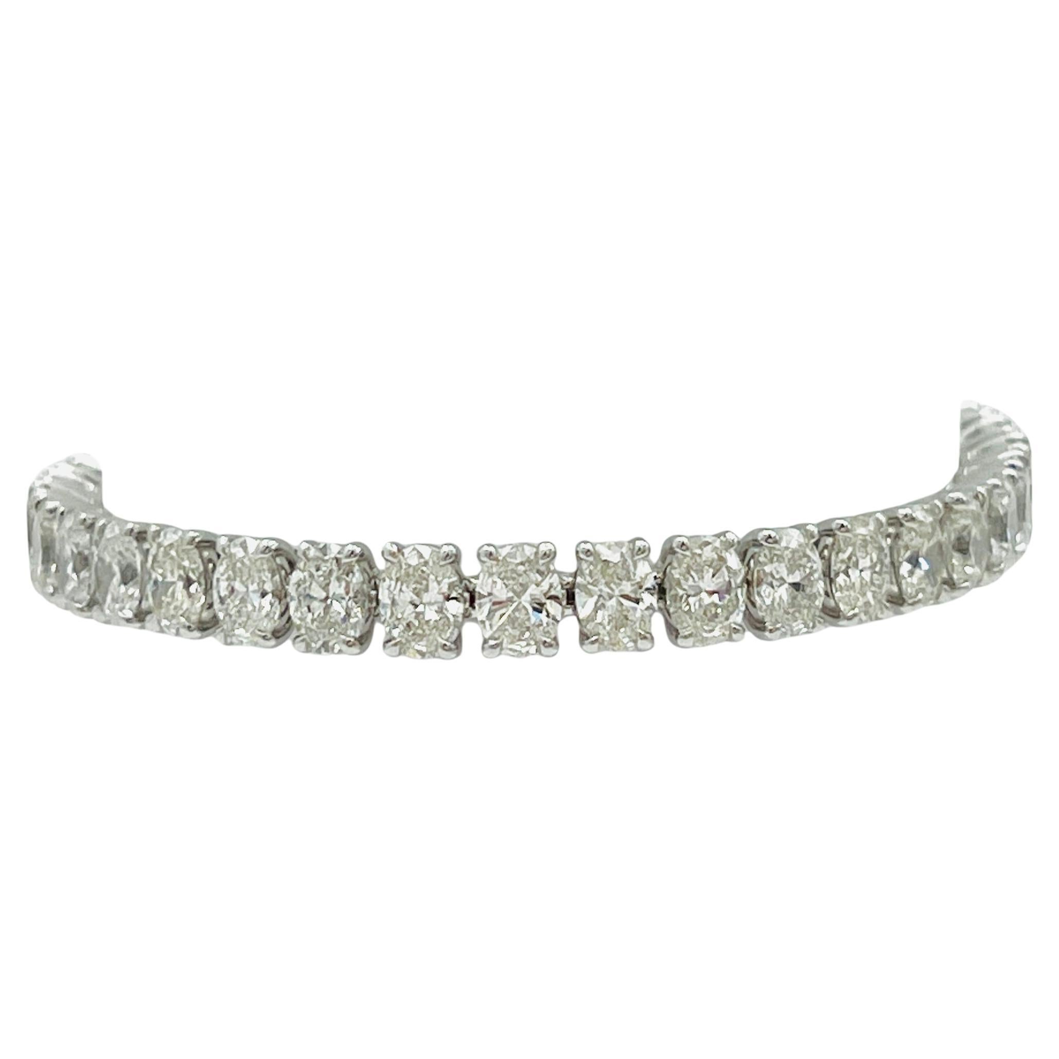 GIA Bracelet de tennis en or blanc 18 carats avec diamant ovale d'une demi-carcasse chacun