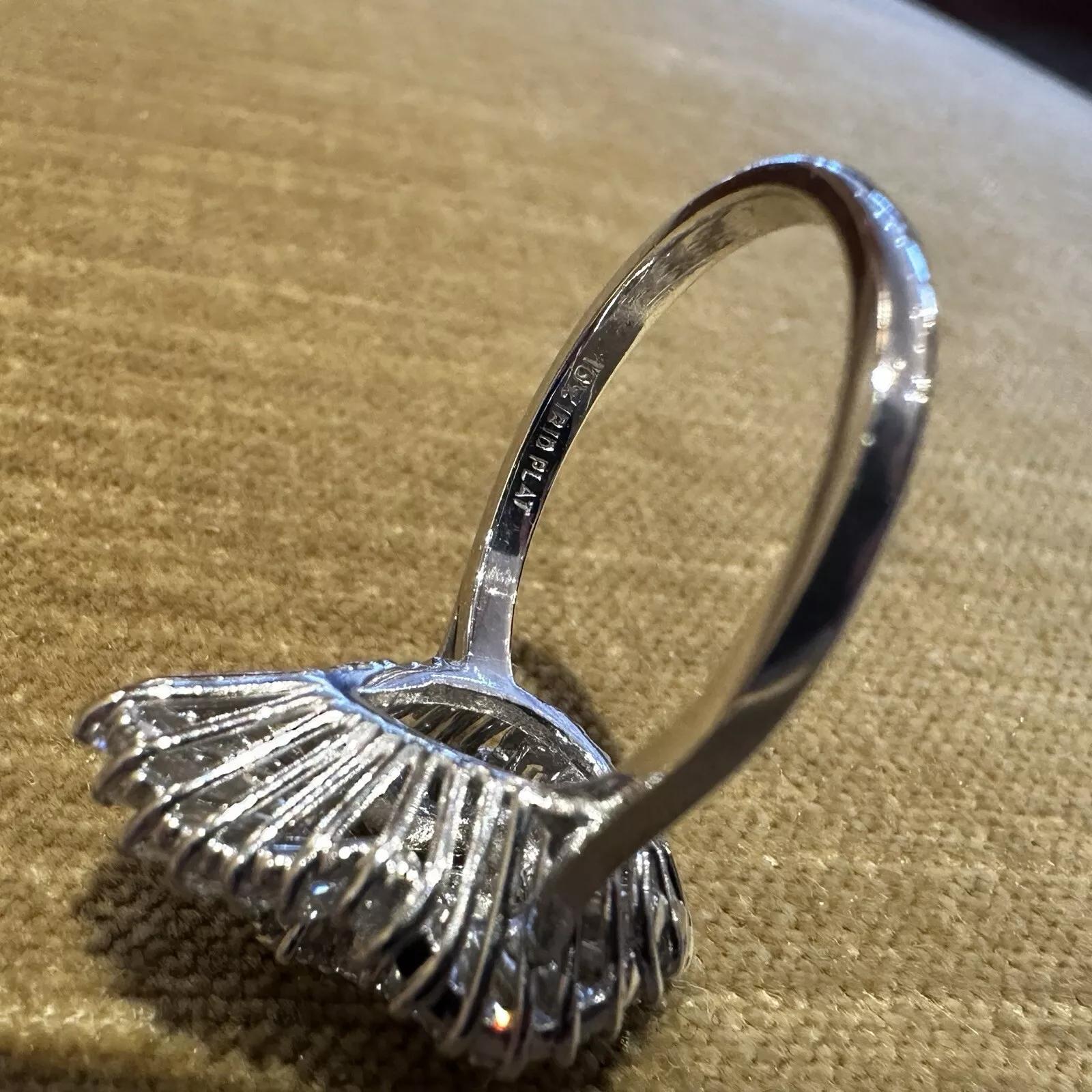Anello con diamante naturale GIA Pear Center D-SI1 Ballerina in platino In condizioni ottime in vendita a La Jolla, CA