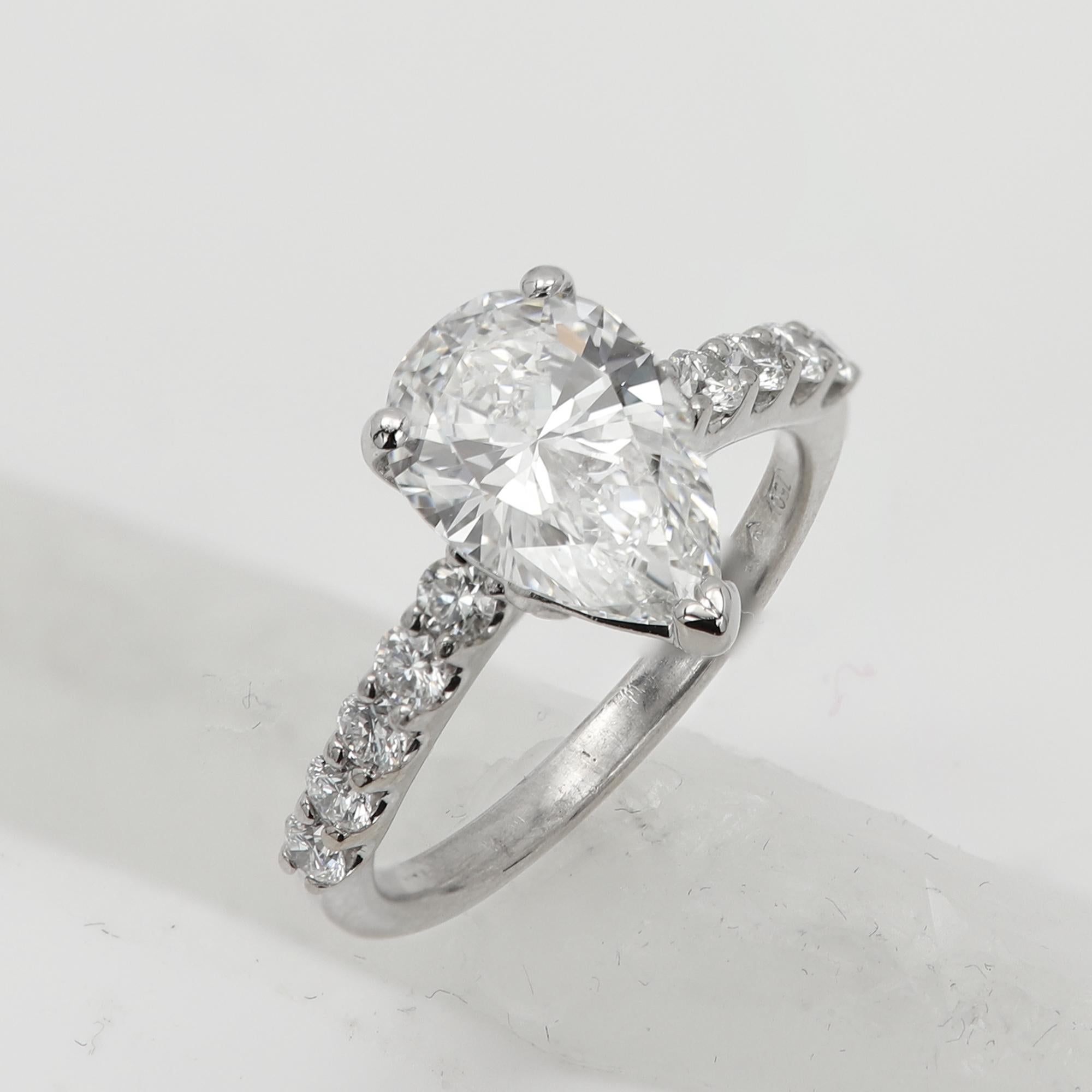 GIA Pear Shape Diamond Ring 2.07 Natural Diamond F-SI Engagement Ring 18 karat For Sale 7