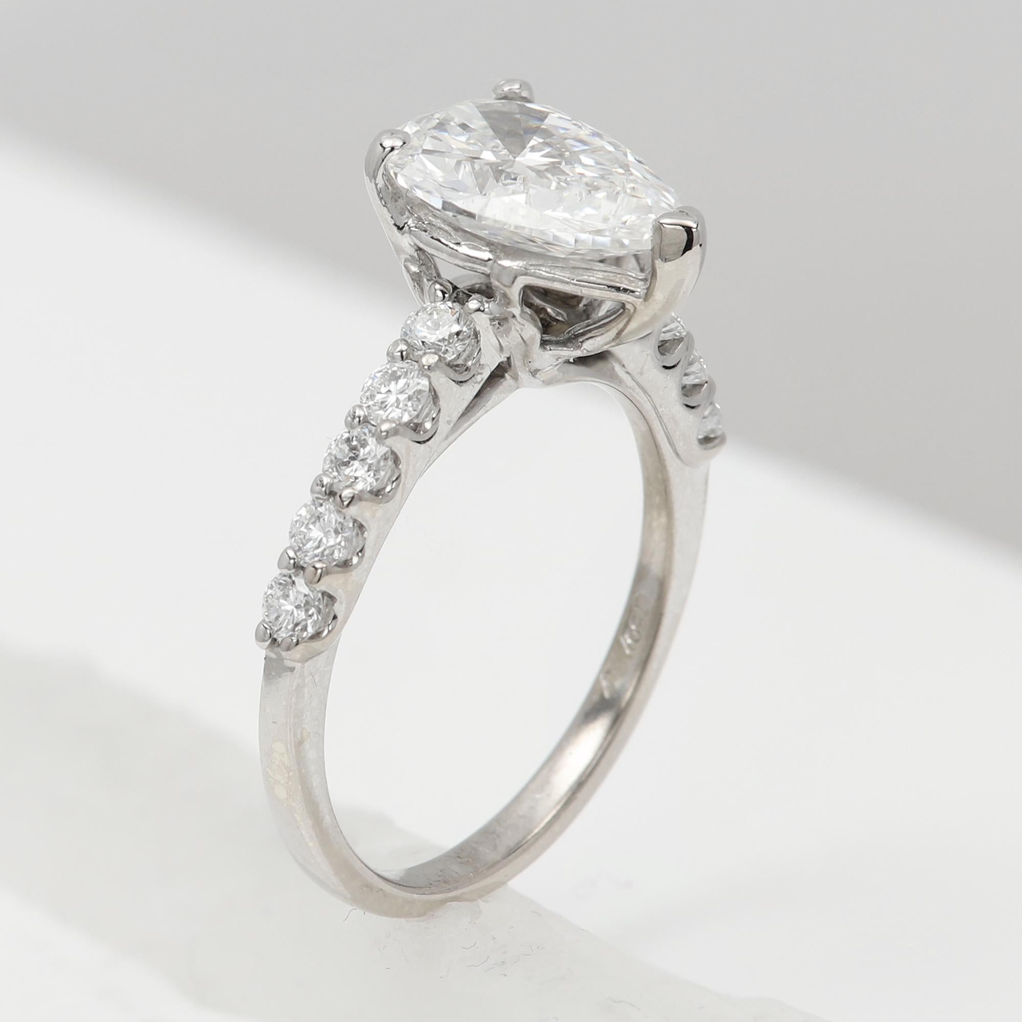 GIA Pear Shape Diamond Ring 2.07 Natural Diamond F-SI Engagement Ring 18 karat For Sale 1