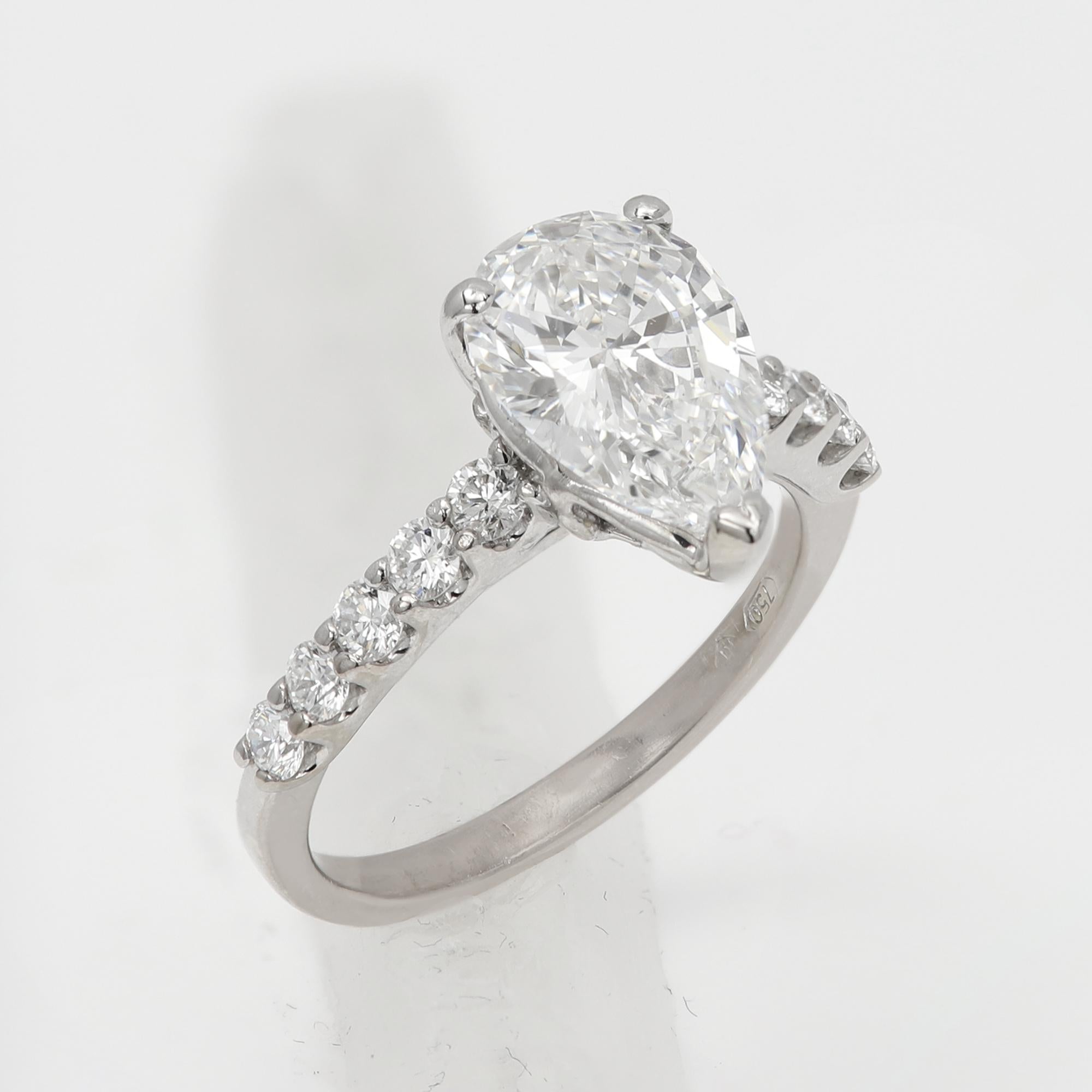 GIA Pear Shape Diamond Ring 2.07 Natural Diamond F-SI Engagement Ring 18 karat For Sale 2