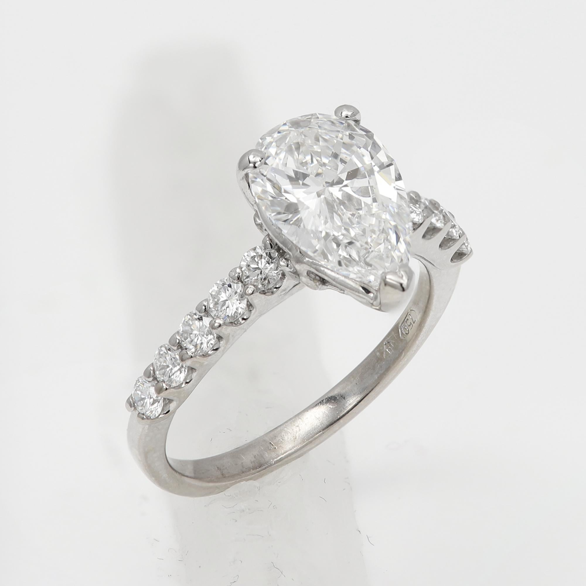 GIA Pear Shape Diamond Ring 2.07 Natural Diamond F-SI Engagement Ring 18 karat For Sale 4
