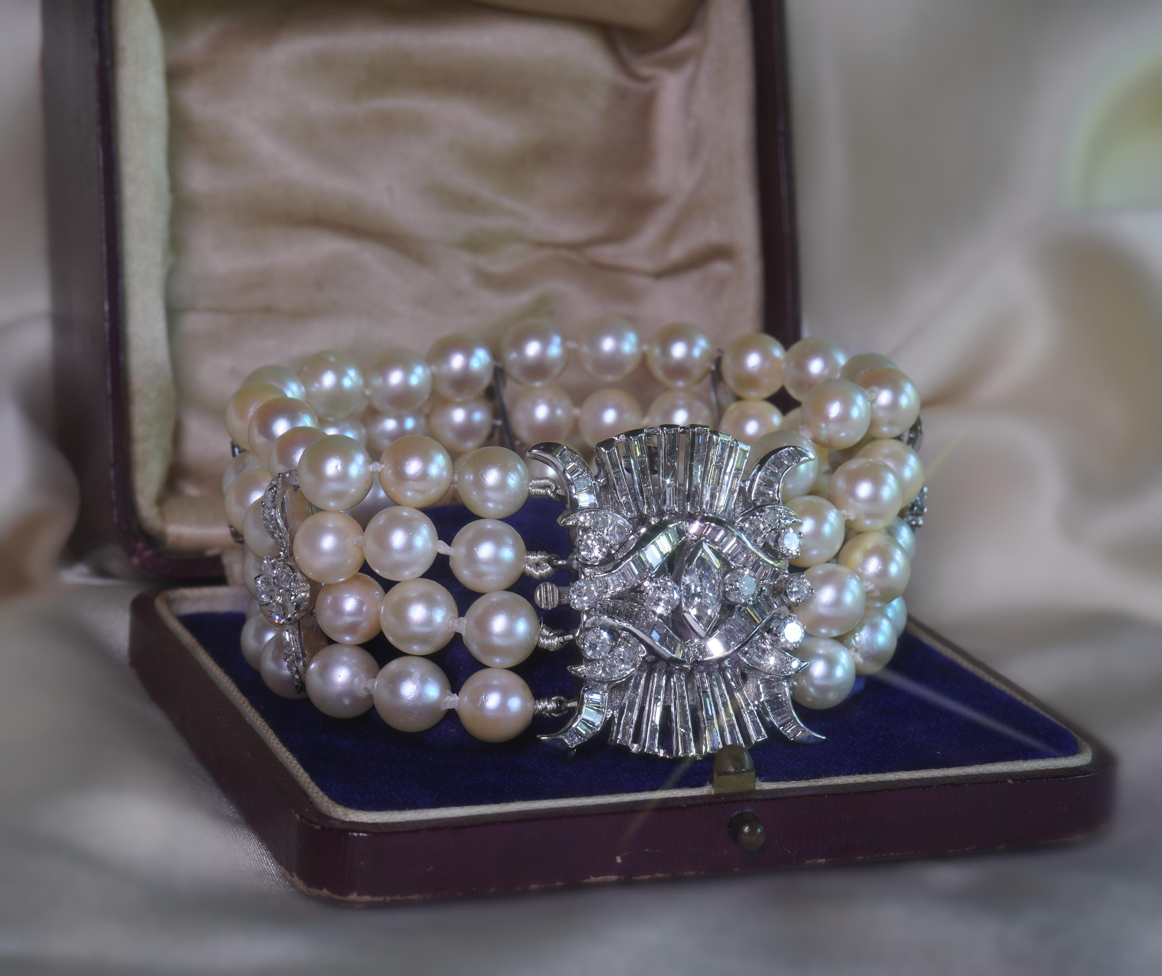 Old South Jewels proudly presents LUXURY.    GIA CERTIFIED ANTIQUE 9.29 DIAMOND SOUTH SEA PEARL BRACELET & BROOCH-IN-ONE AND BOX!   Huge Vintage Fine Saltwater Pearls and Bright Sparkling White Diamond Clasp that Doubles as a Brooch--Stunning! 