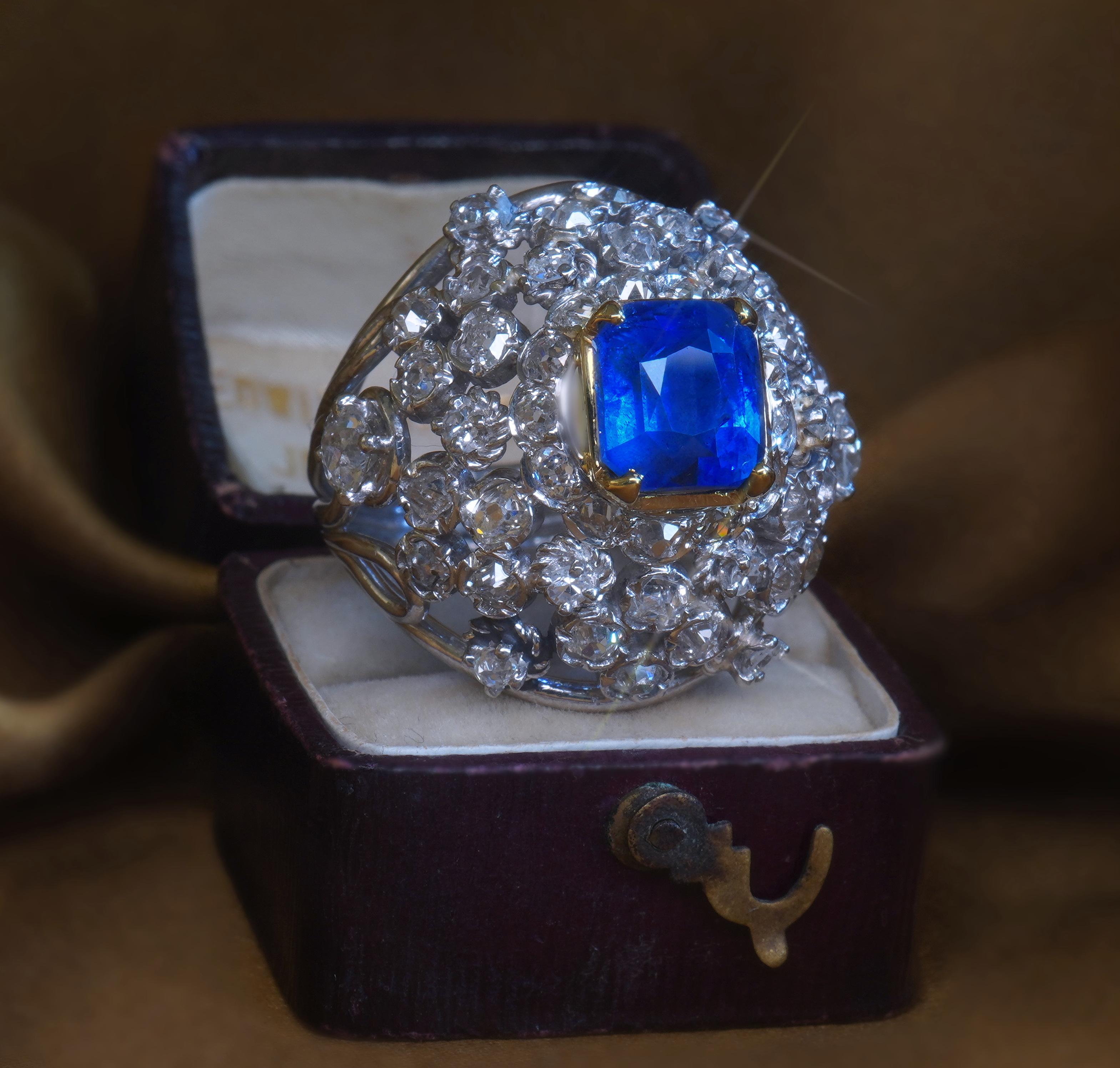 GIA Platinum 18K Blue Sapphire Diamond Huge Ring Unheated Ceylon Mine 8.27 Cts In Excellent Condition For Sale In Sylvania, GA