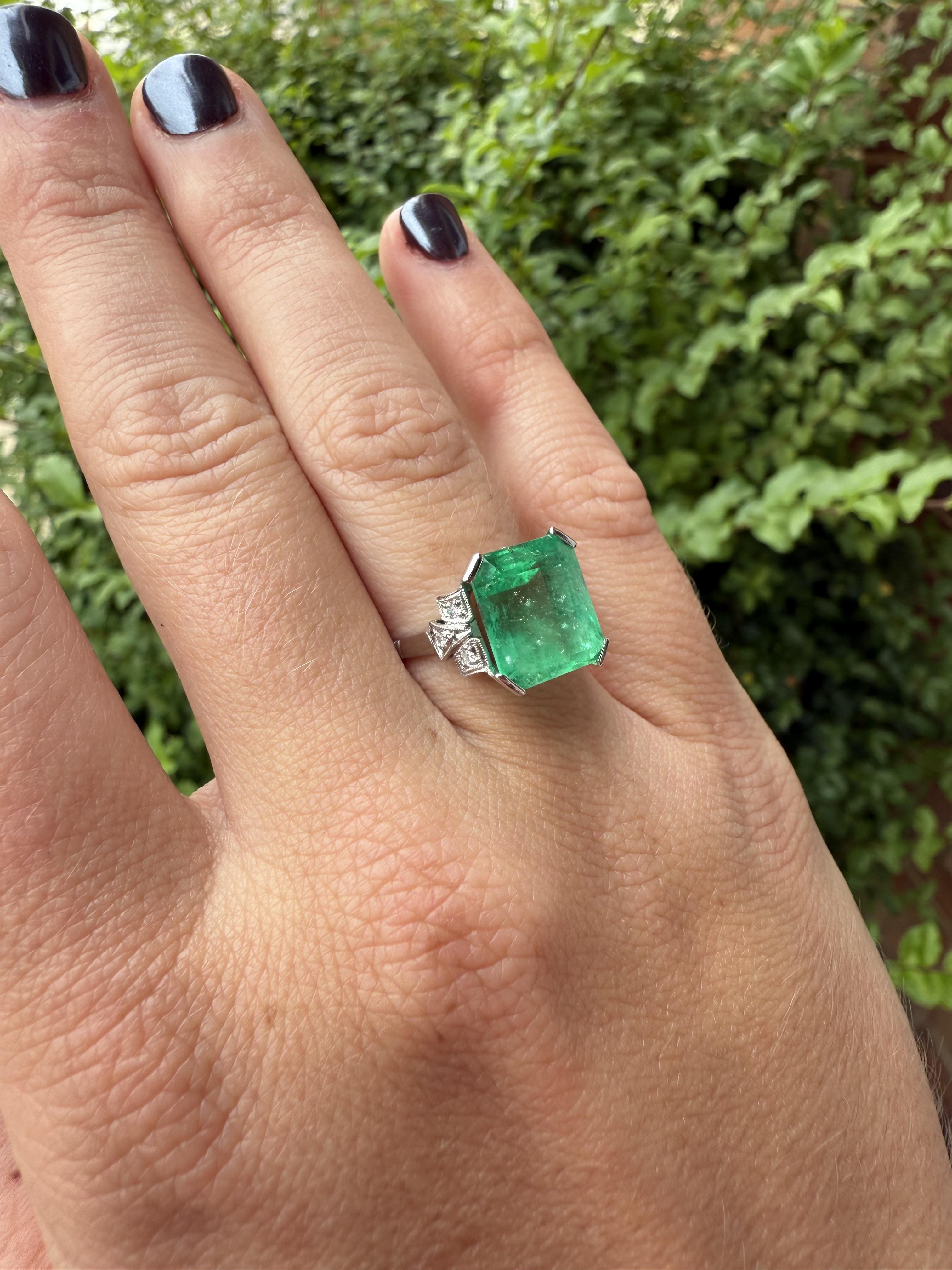 GIA Anello di platino Art Deco con smeraldo colombiano da 5,47 carati In condizioni ottime in vendita a Montgomery, AL