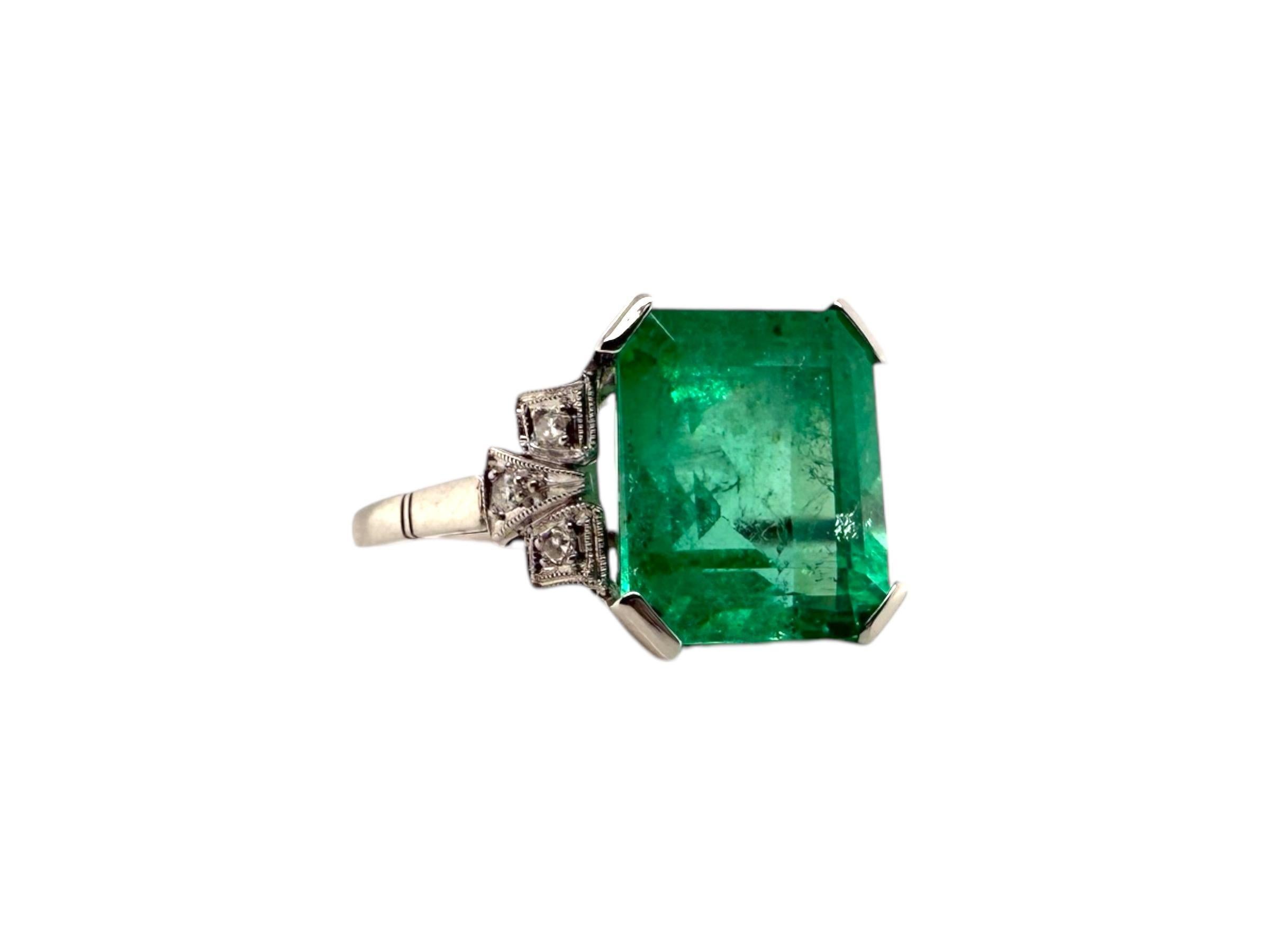 GIA Anello di platino Art Deco con smeraldo colombiano da 5,47 carati in vendita 2