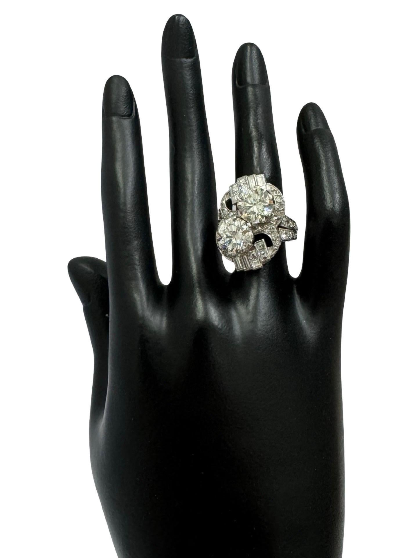 Round Cut GIA Certified 6.00 CTW Art Deco Platinum Toi et Moi Diamond Ring For Sale