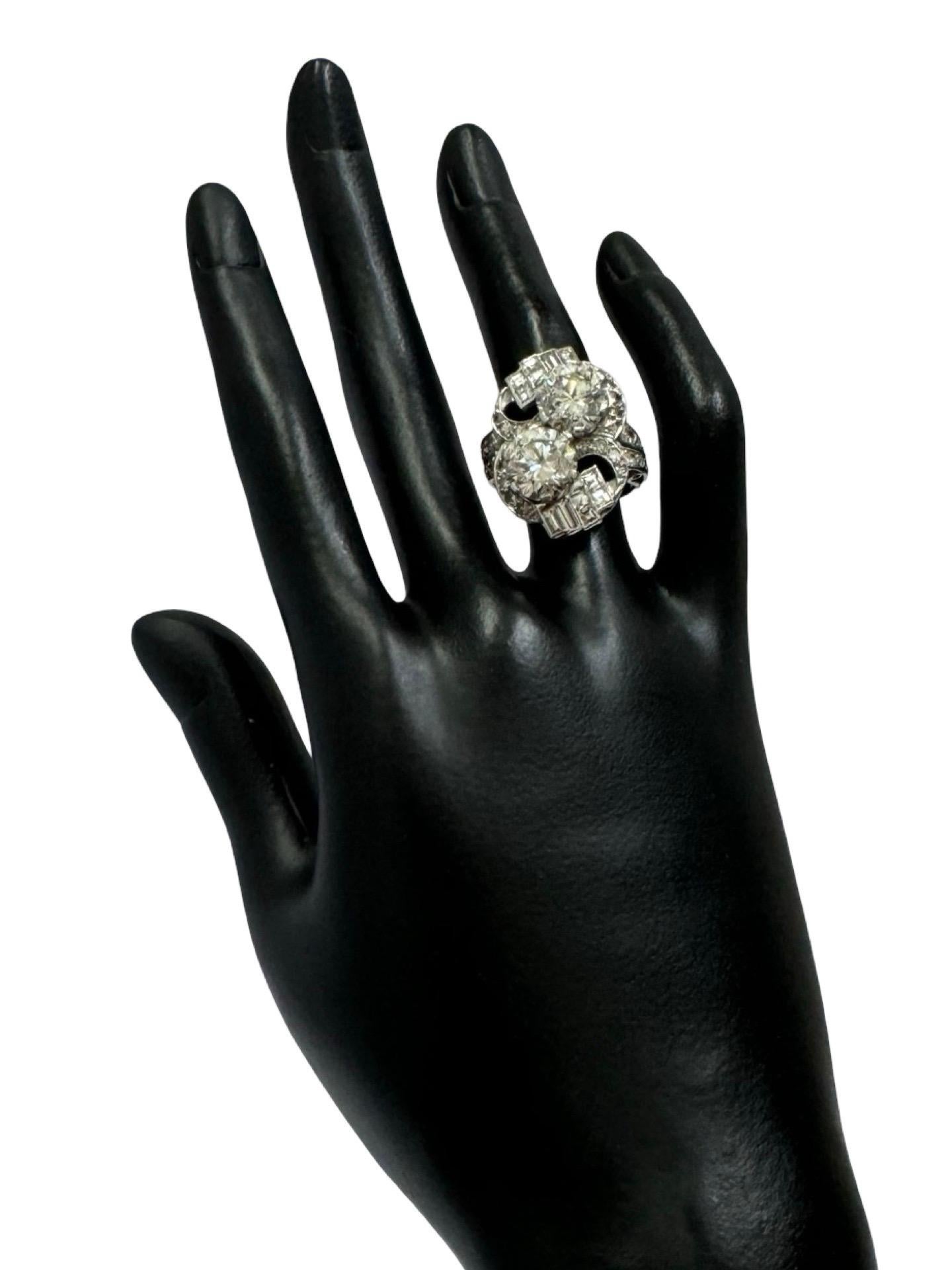 GIA Certified 6.00 CTW Art Deco Platinum Toi et Moi Diamond Ring In Excellent Condition For Sale In Miami, FL