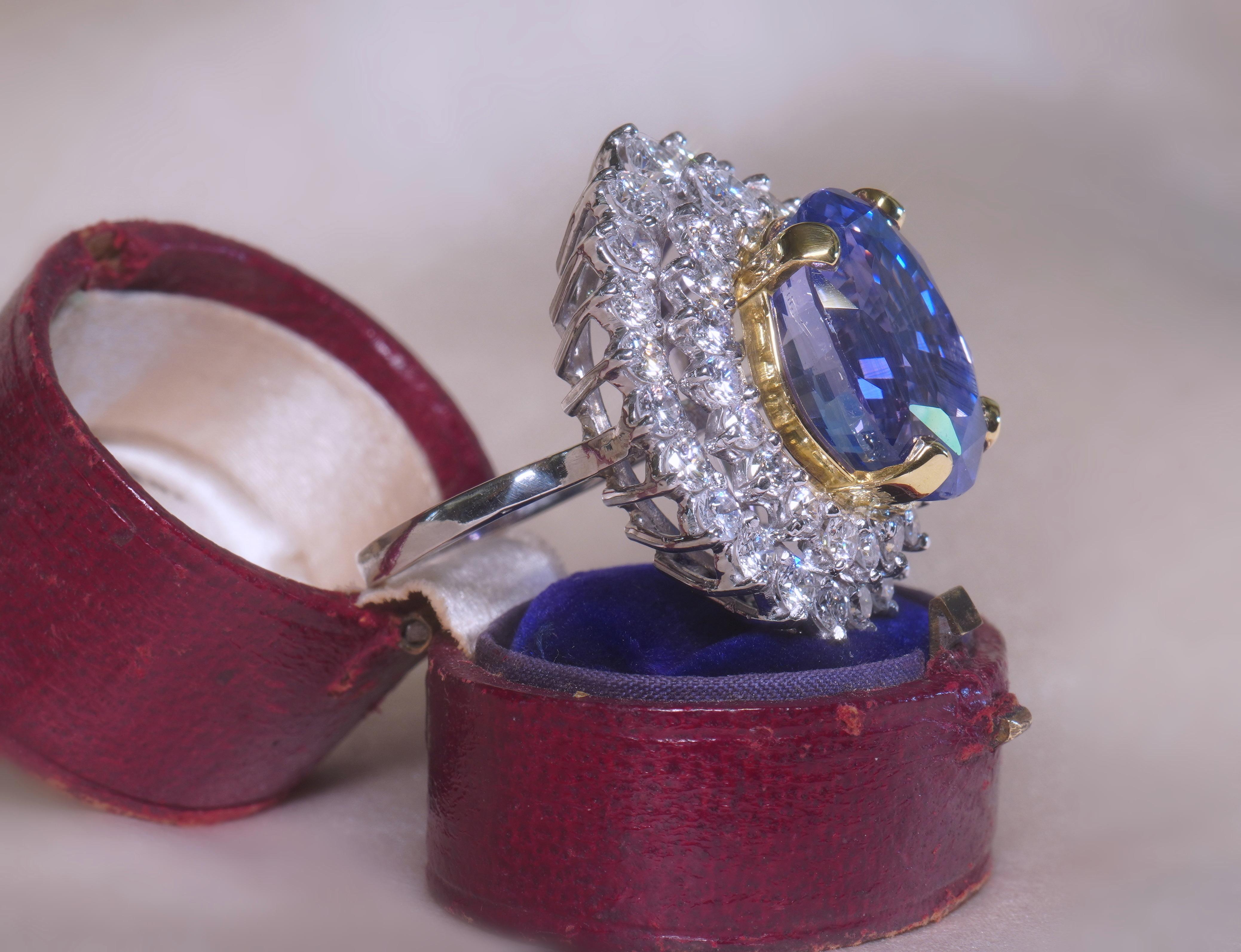 Old South Jewels proudly presents... BEST OF THE BEST... GIA CERTIFIED PLATINUM HUGE 21.28 CARAT UNHEATED SAPPHIRE DIAMOND VINTAGE RING & BOX!   GIANT 17.24 CARAT BRILLIANT ROYAL BLUE COLOR-CHANGE GIA CERTIFIED RARE NO HEAT NATURAL SAPPHIRE.   This