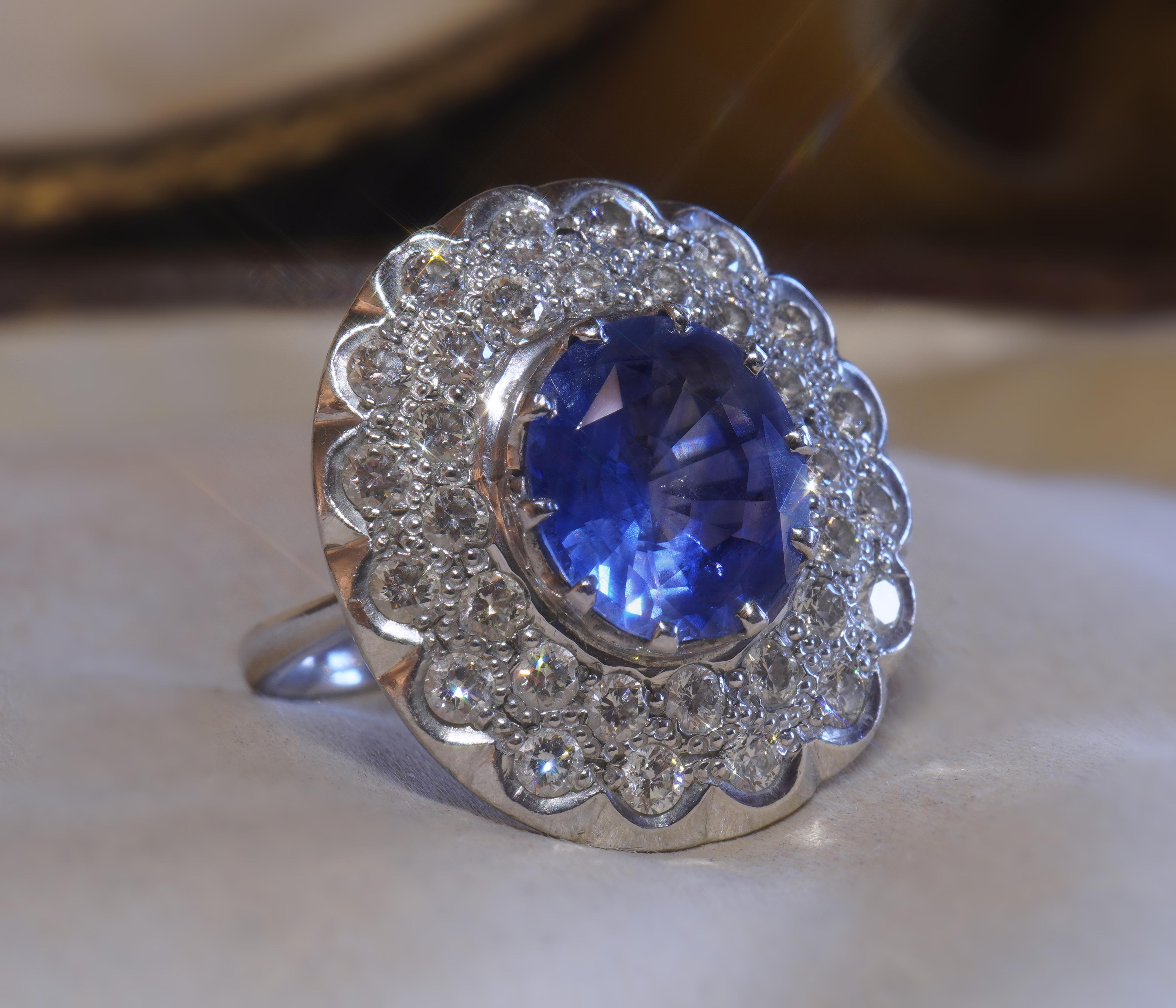 Old South Jewels proudly presents...VINTAGE LUXURY... GIA CERTIFIED PLATINUM 9.17 CARAT UNHEATED SAPPHIRE DIAMOND VINTAGE RING AND BOX.   7.53 CARAT TRANSPARENT BLUE GIA CERTIFIED RARE NO HEAT NATURAL CEYLON SAPPHIRE.   (This Gorgeous Vintage
