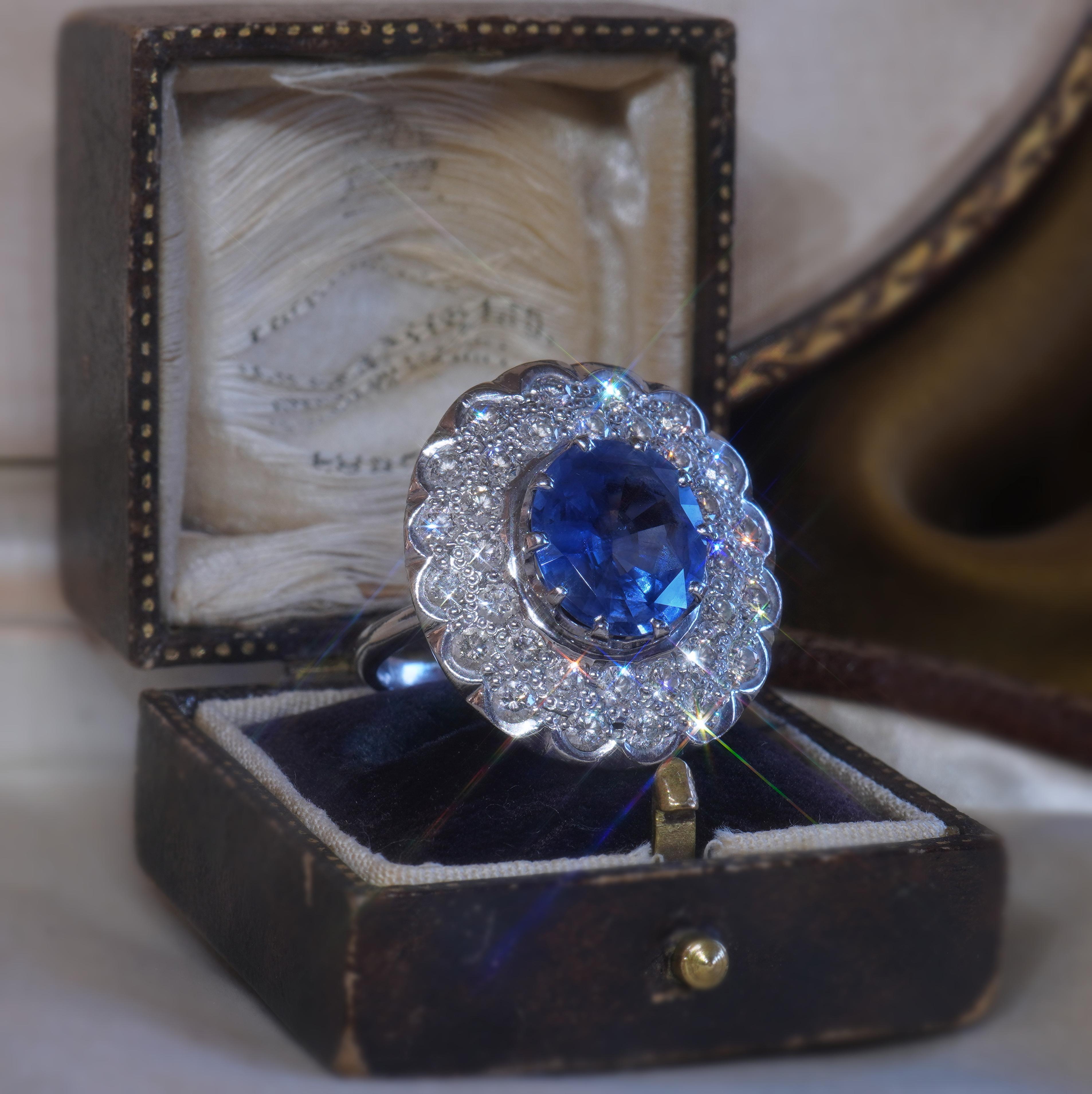 Taille ronde Bague Ceylan très fine de 9,17 carats en platine, saphir bleu VS et diamant certifié GIA, sans chaleur en vente