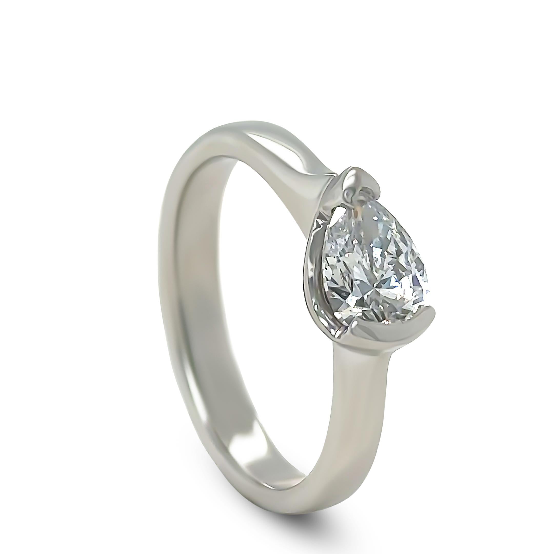 GIA Platinum Diamond Engagement Ring 0.91ct In Excellent Condition For Sale In SYDNEY, NSW