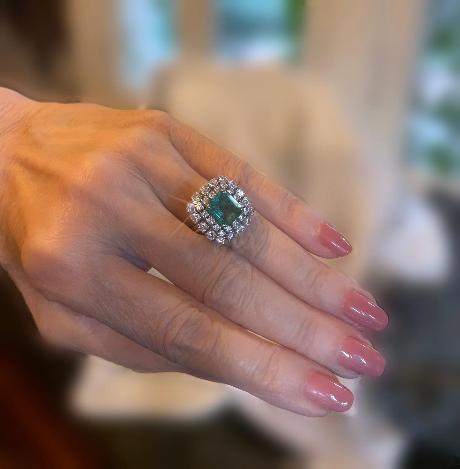 GIA Platinum Emerald Diamond Ring Vintage Certified Natural Fine VS 6.04 Carats en vente 6