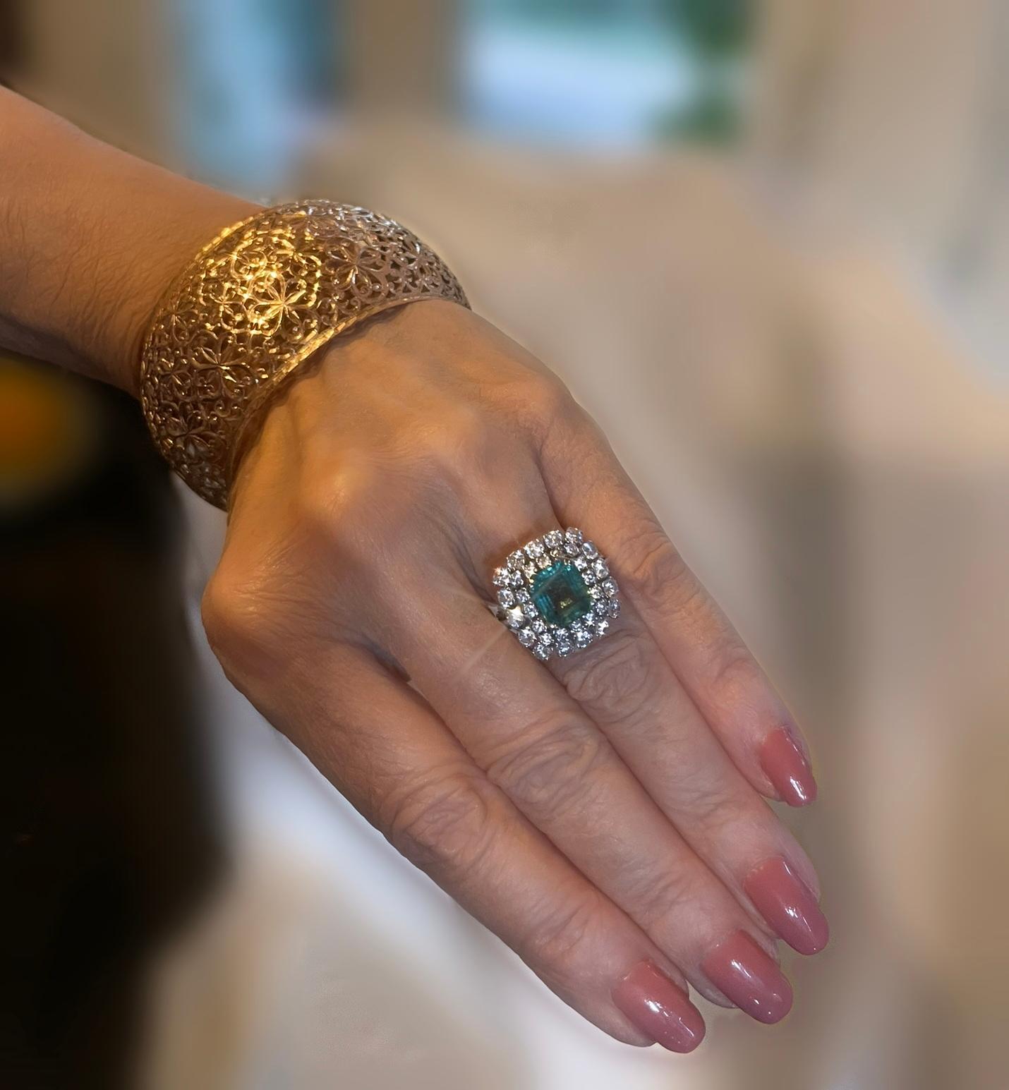 GIA Platinum Emerald Diamond Ring Vintage Certified Natural Fine VS 6.04 Carats en vente 7