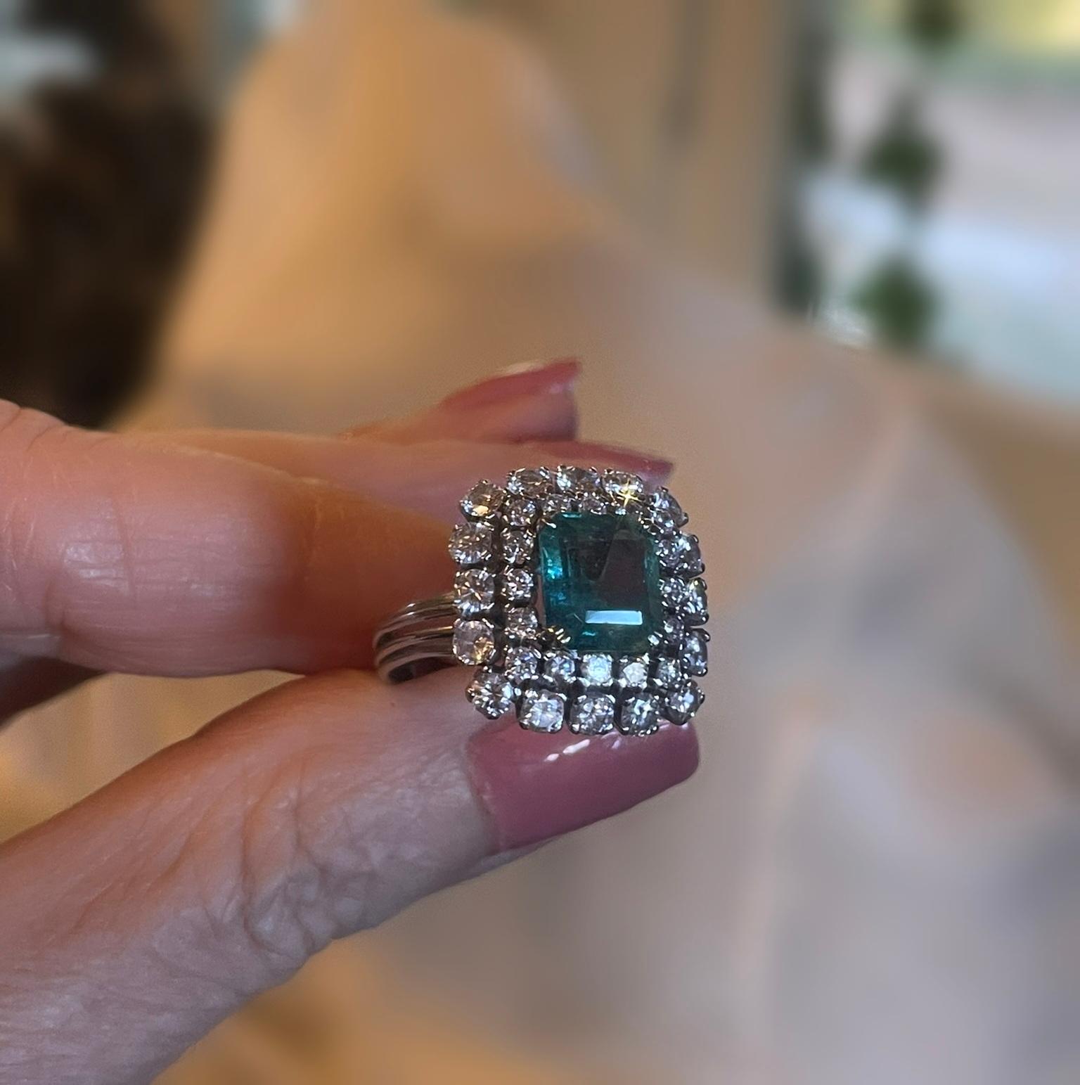 GIA Platinum Emerald Diamond Ring Vintage Certified Natural Fine VS 6.04 Carats en vente 8