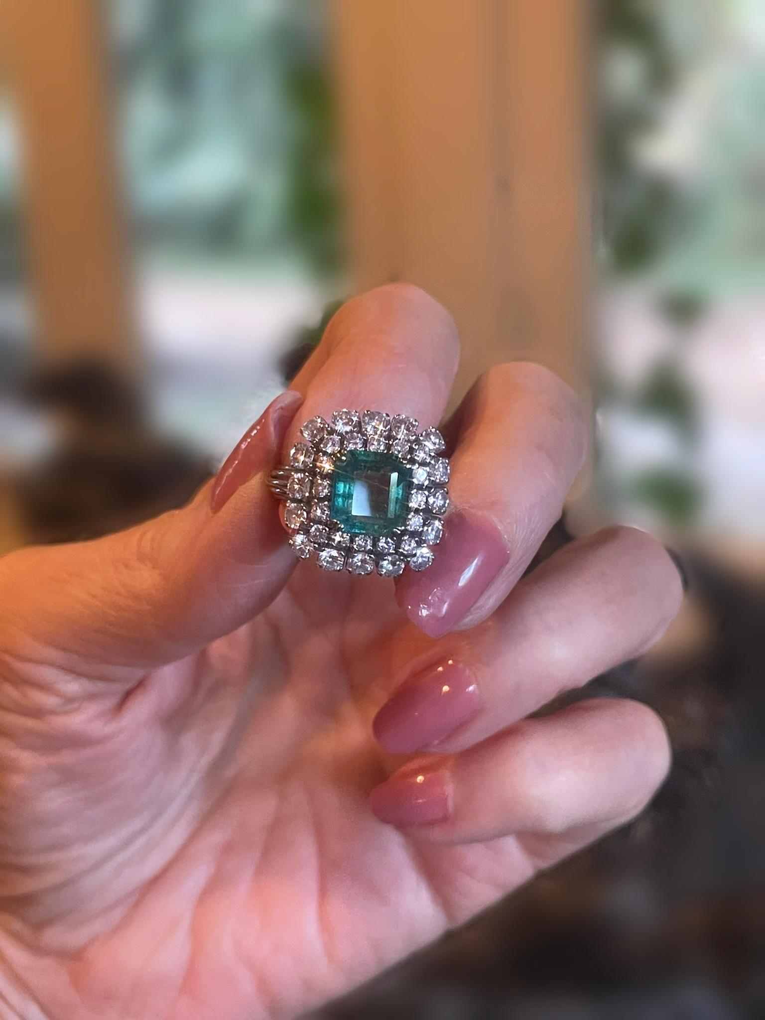 GIA Platinum Emerald Diamond Ring Vintage Certified Natural Fine VS 6.04 Carats Bon état - En vente à Sylvania, GA