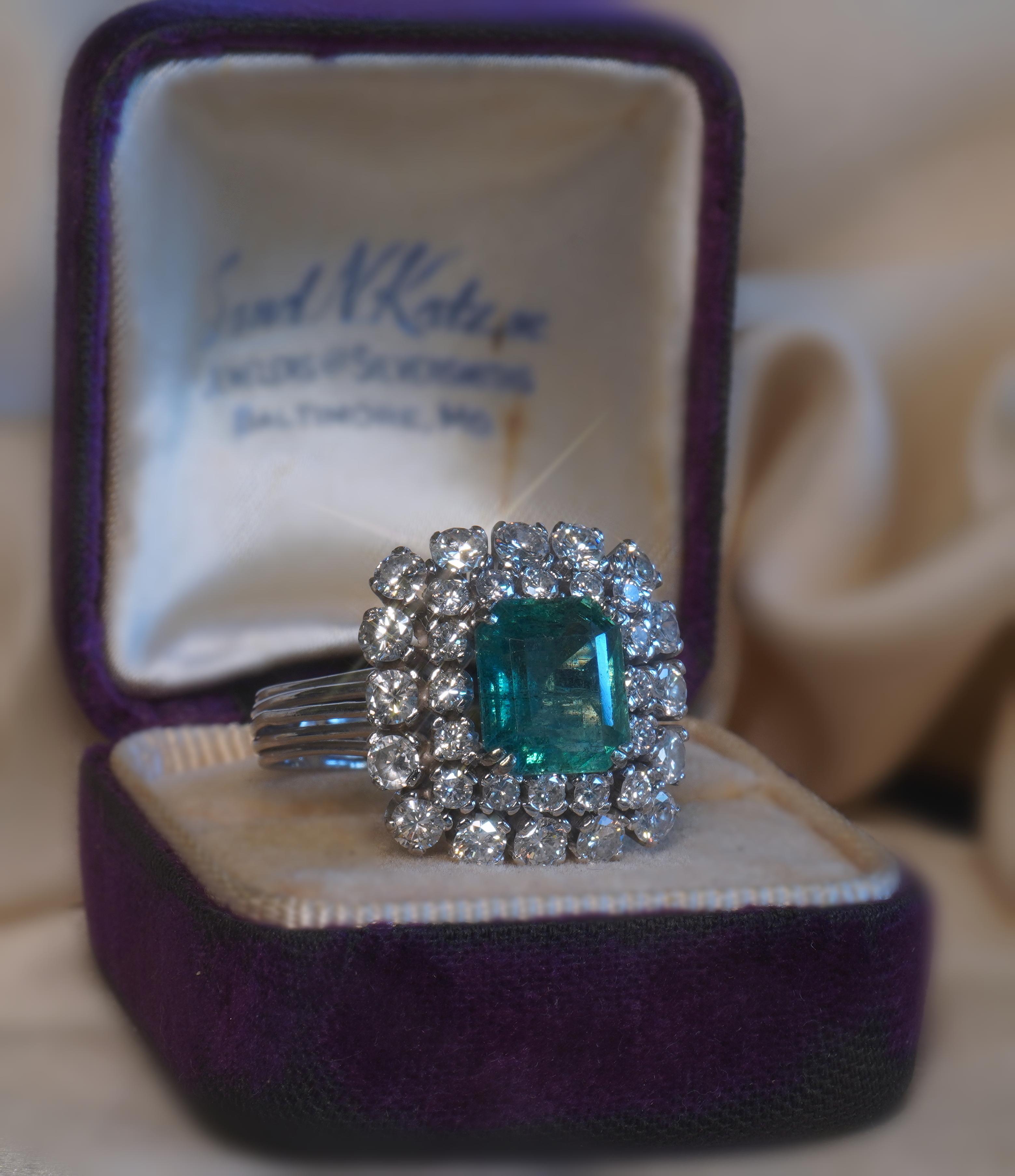 GIA Platinum Emerald Diamond Ring Vintage Certified Natural Fine VS 6.04 Carats Pour femmes en vente