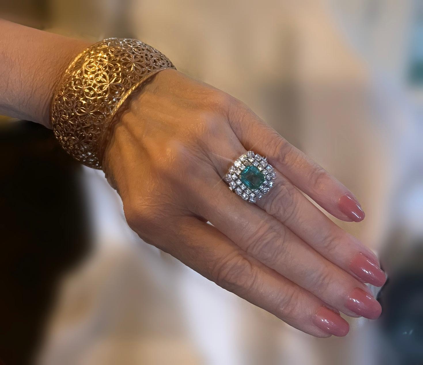 GIA Platinum Emerald Diamond Ring Vintage Certified Natural Fine VS 6.04 Carats en vente 4