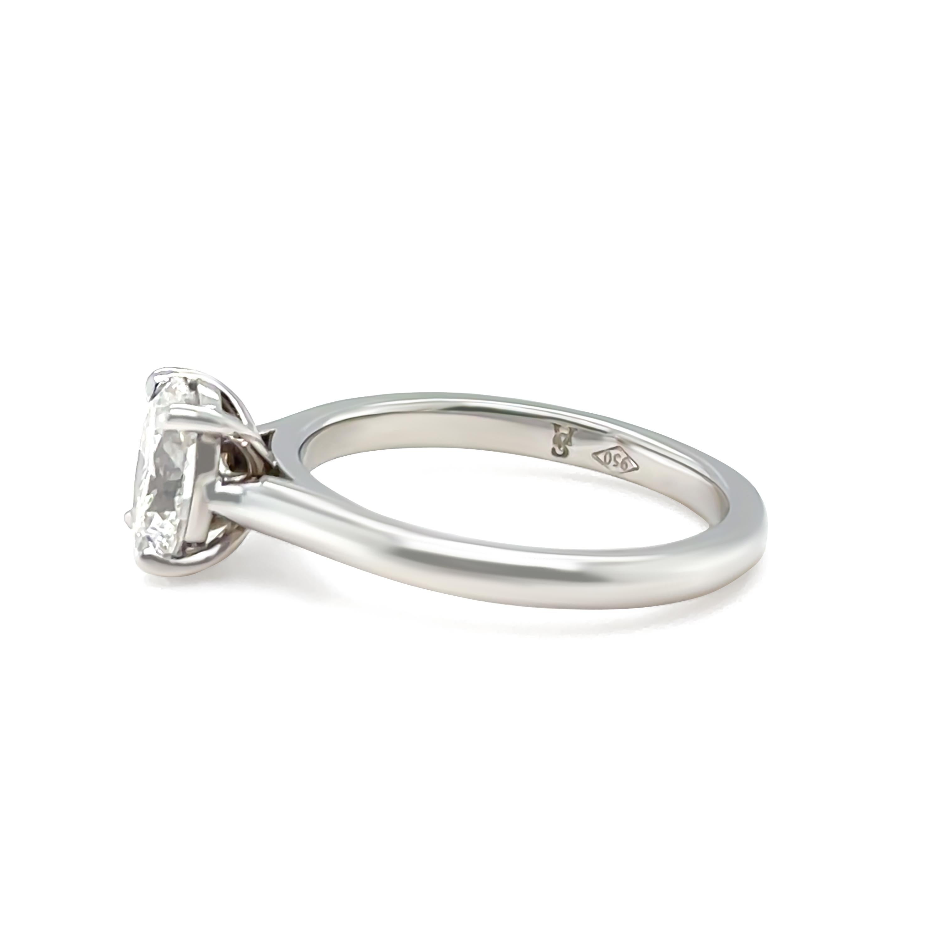 Oval Cut GIA Platinum Oval Brilliant Cut Diamond Solitaire Ring 0.80ct 4.08g For Sale
