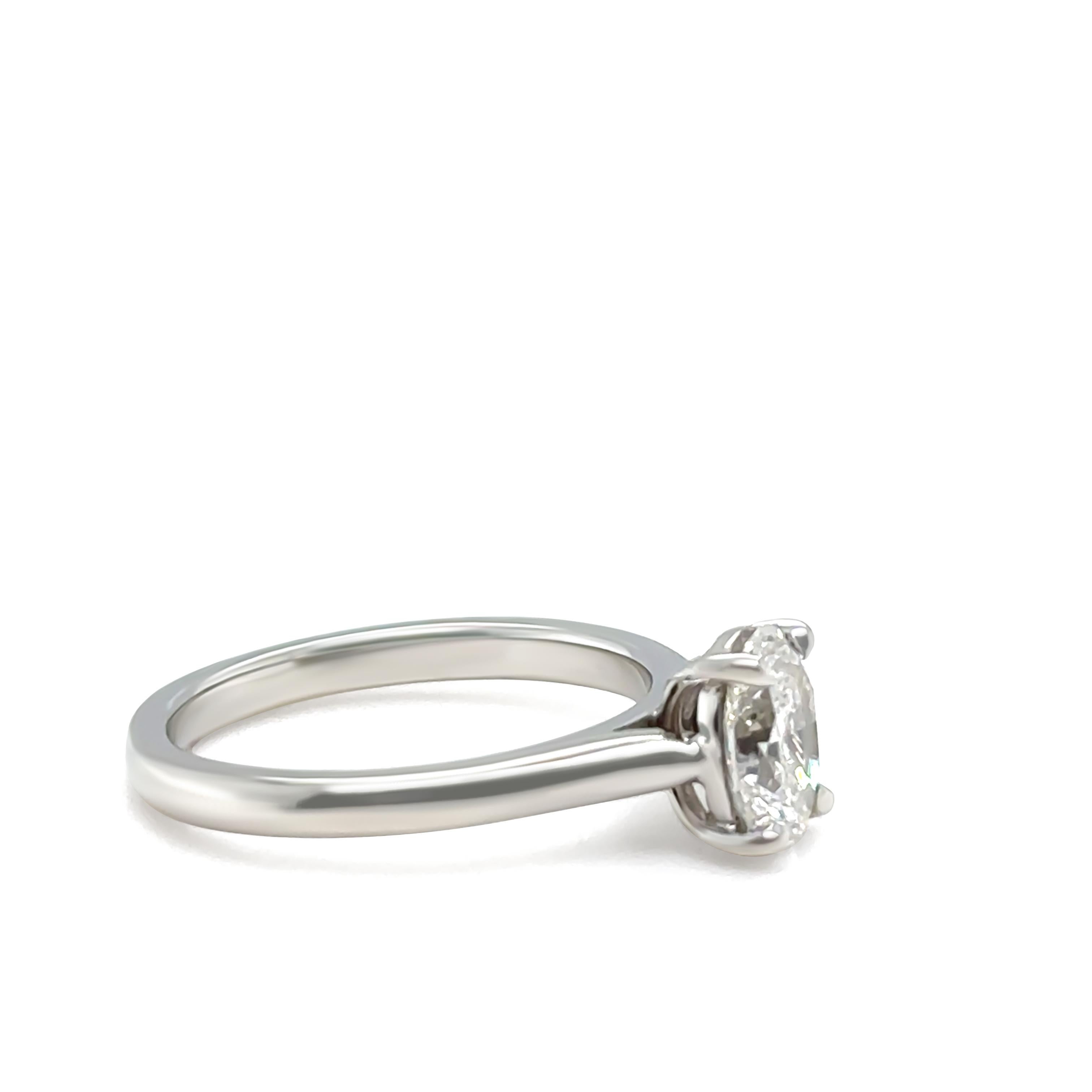 GIA Platinum Oval Brilliant Cut Diamond Solitaire Ring 0.80ct 4.08g In Excellent Condition For Sale In SYDNEY, NSW
