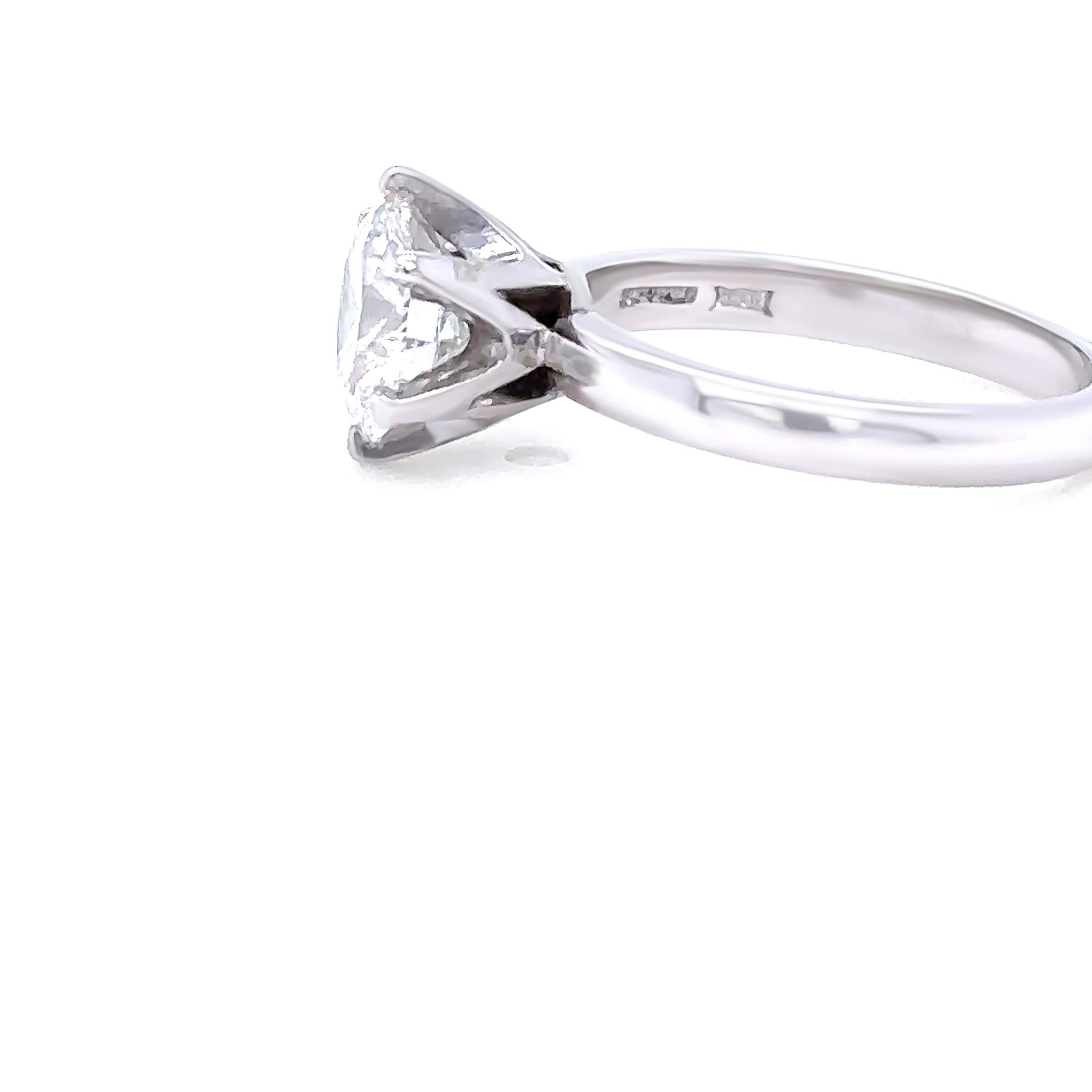 GIA Platinum Round Brilliant Cut Diamond Engagement Ring 1.56ct In Excellent Condition For Sale In SYDNEY, NSW