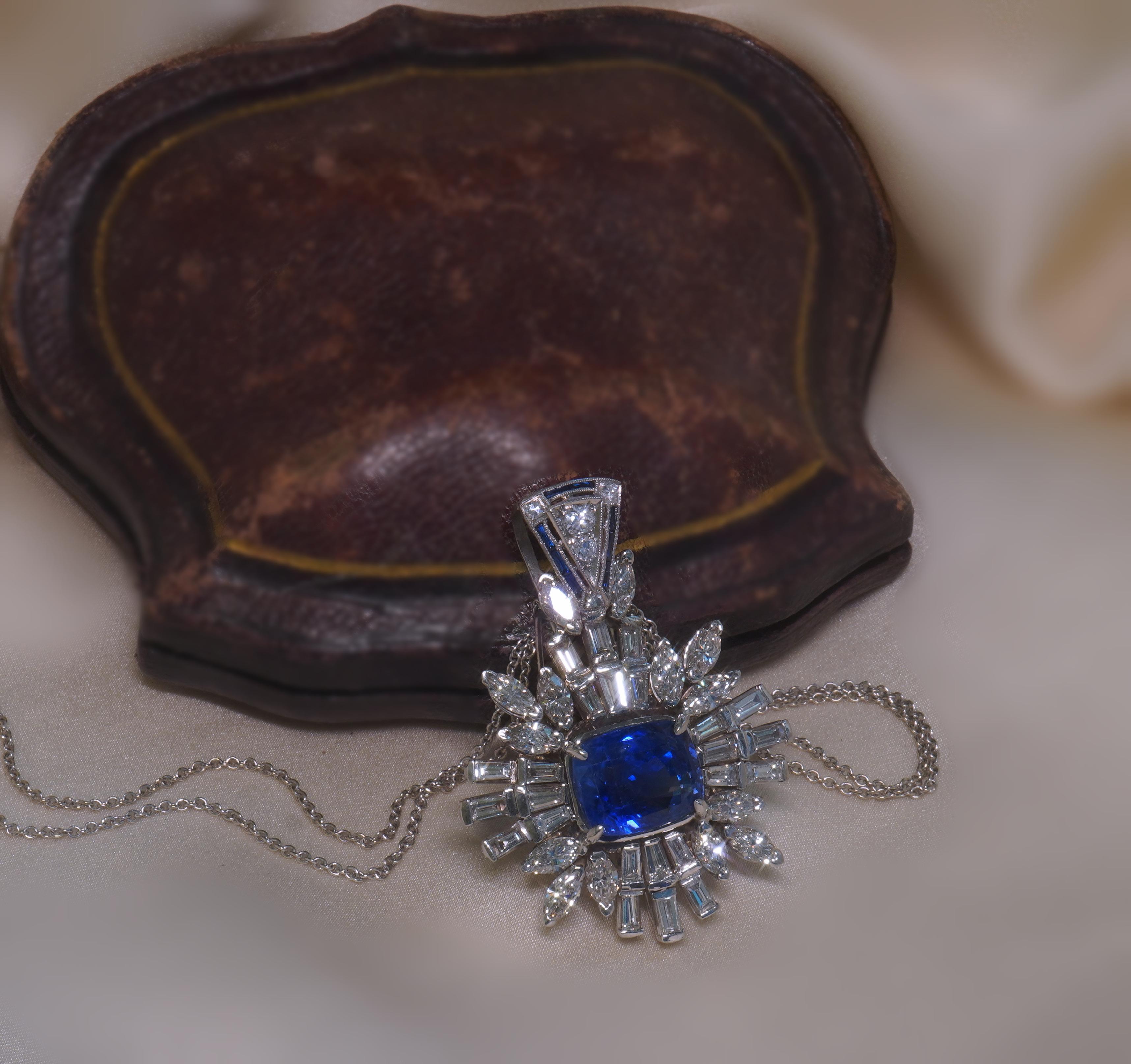 Taglio cuscino GIA Platino Zaffiro Diamante non riscaldato Ciondolo Vintage VS Collana 14,13 Carati in vendita