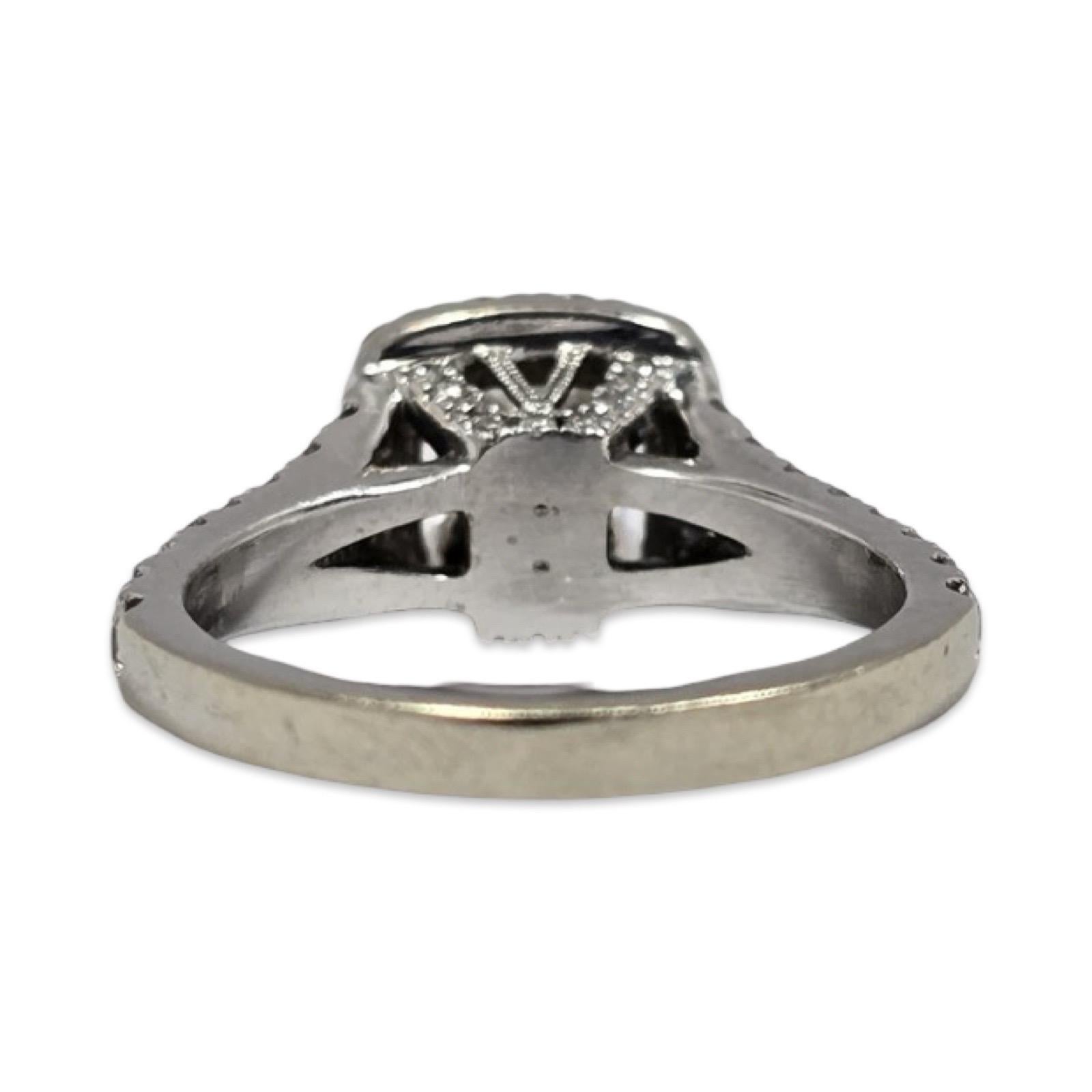 GIA Anello con diamante aureolato a forma di principessa, 2,81 carati con centro J/VS1 da 0,90 carati, oro bianco 14 carati in vendita 1